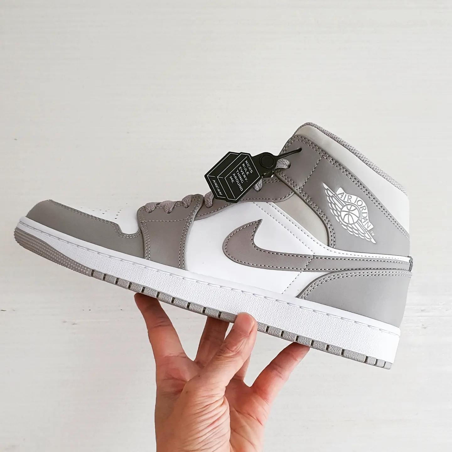 Jordan 1 Mid College Grey 착용 스타일