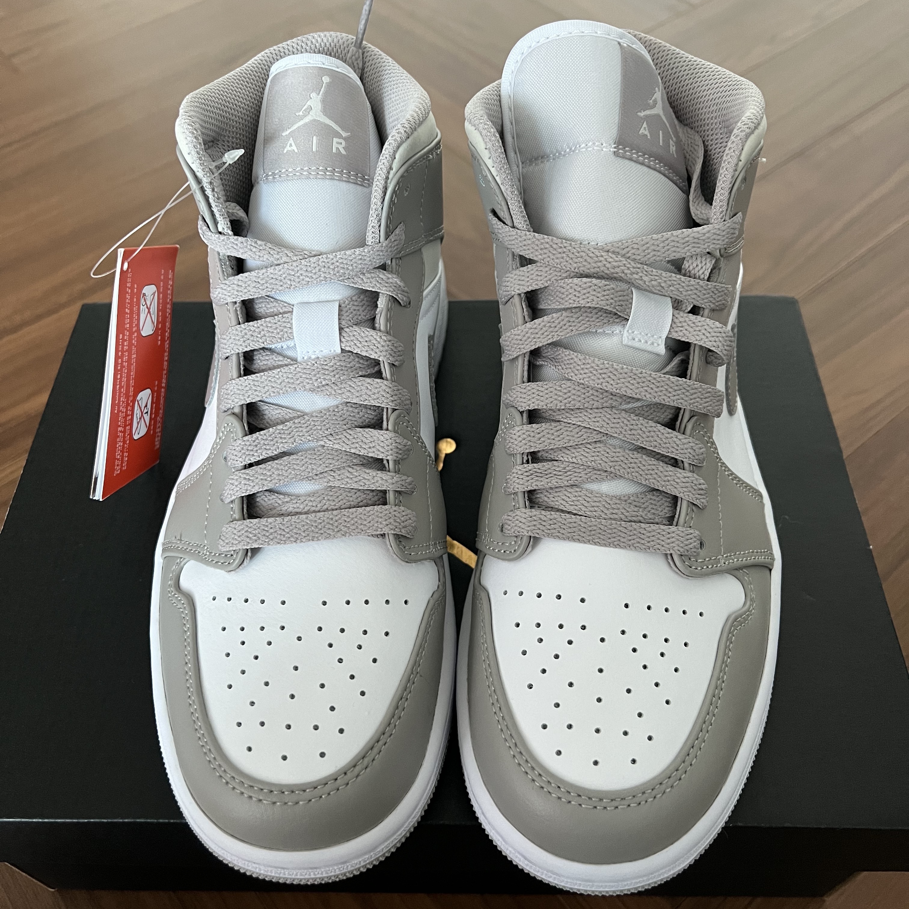 Jordan 1 Mid College Grey 착용 스타일 - 2