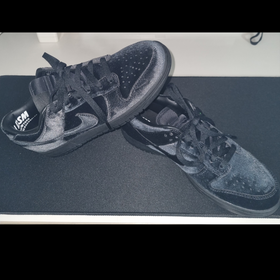 Nike x DSM Dunk Low Velvet Black 착용 스타일 - 1