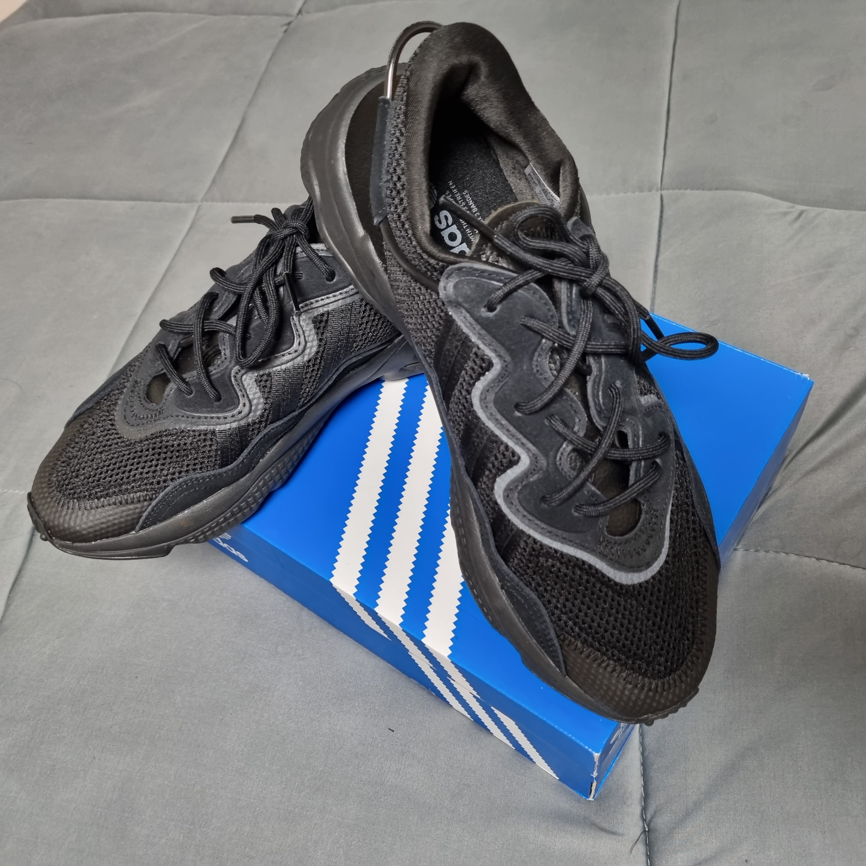 Adidas Ozweego Core Black 착용 스타일 - 2