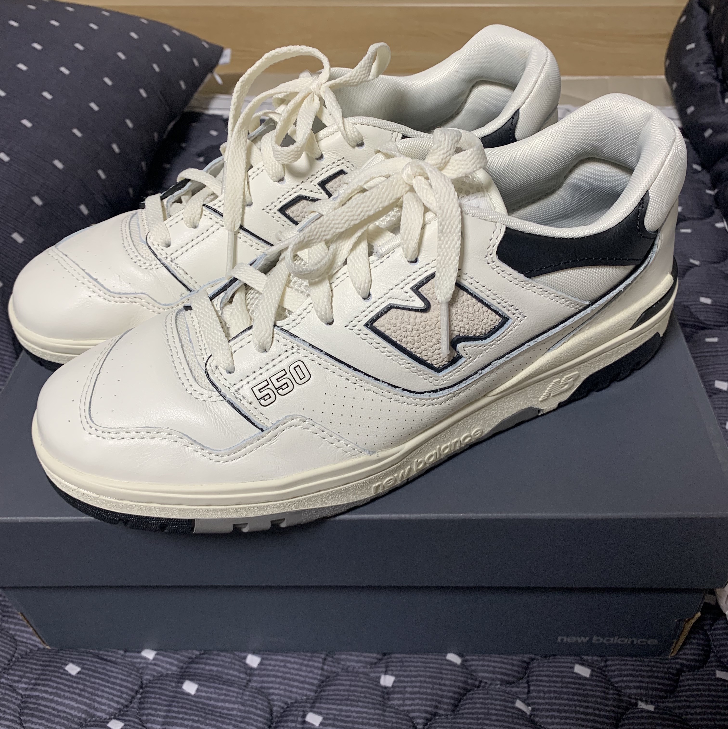 New Balance 550 White Grey - 2E Wide 착용 스타일 - 3