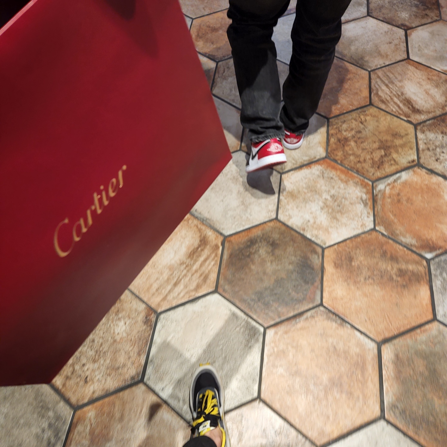 Jordan 1 Low Bred Toe, Nike x Sacai x Undercover LDWaffle Black Bright Citron 착용 스타일 - 2