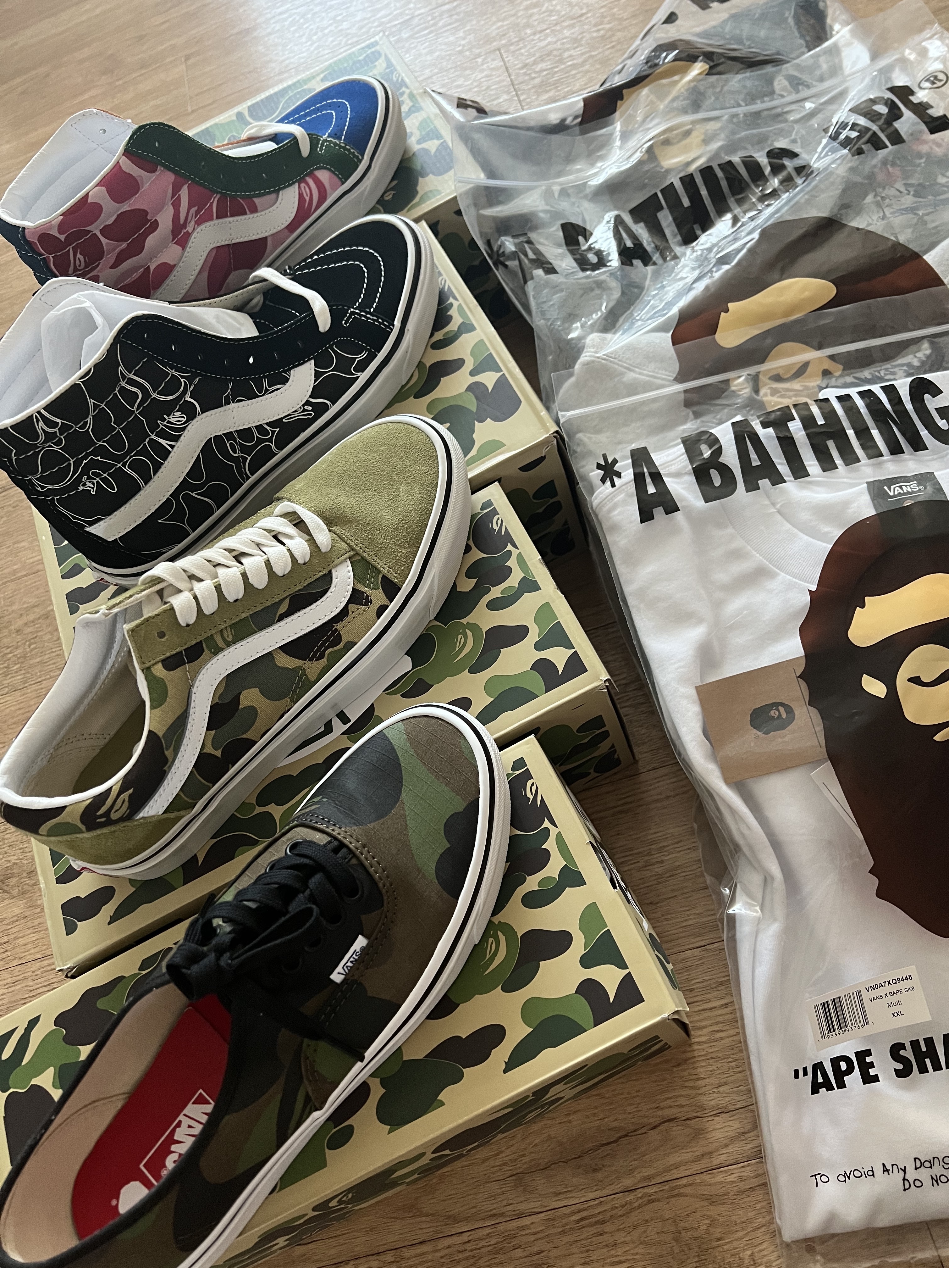 Vans x BAPE Old Skool 36 DX ABC Camo, Vans x BAPE Sk8-Hi 38 DX Blue Multi 착용 스타일
