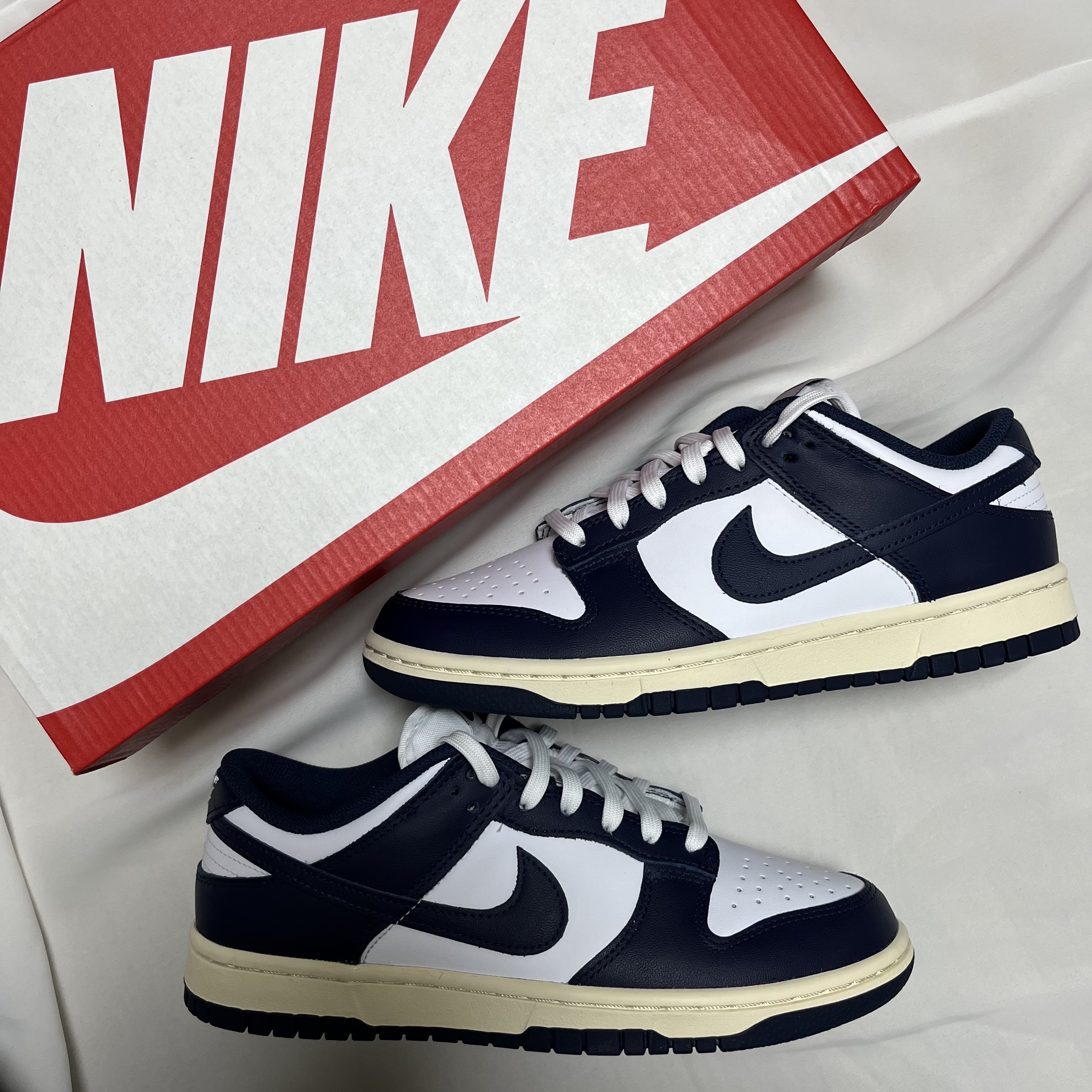 (W) Nike Dunk Low Vintage Midnight Navy 착용 스타일 - 4