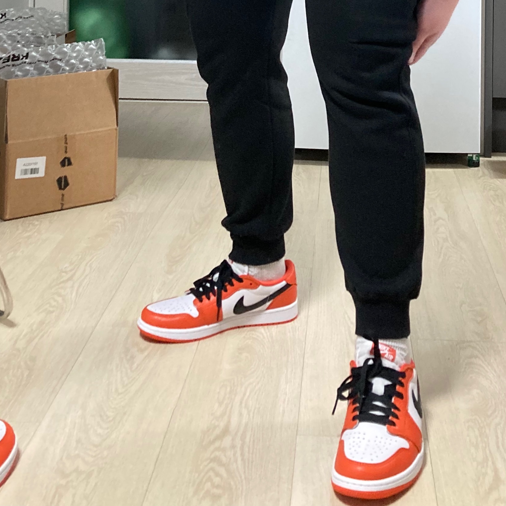 Jordan 1 Low OG Starfish 착용 스타일 - 2