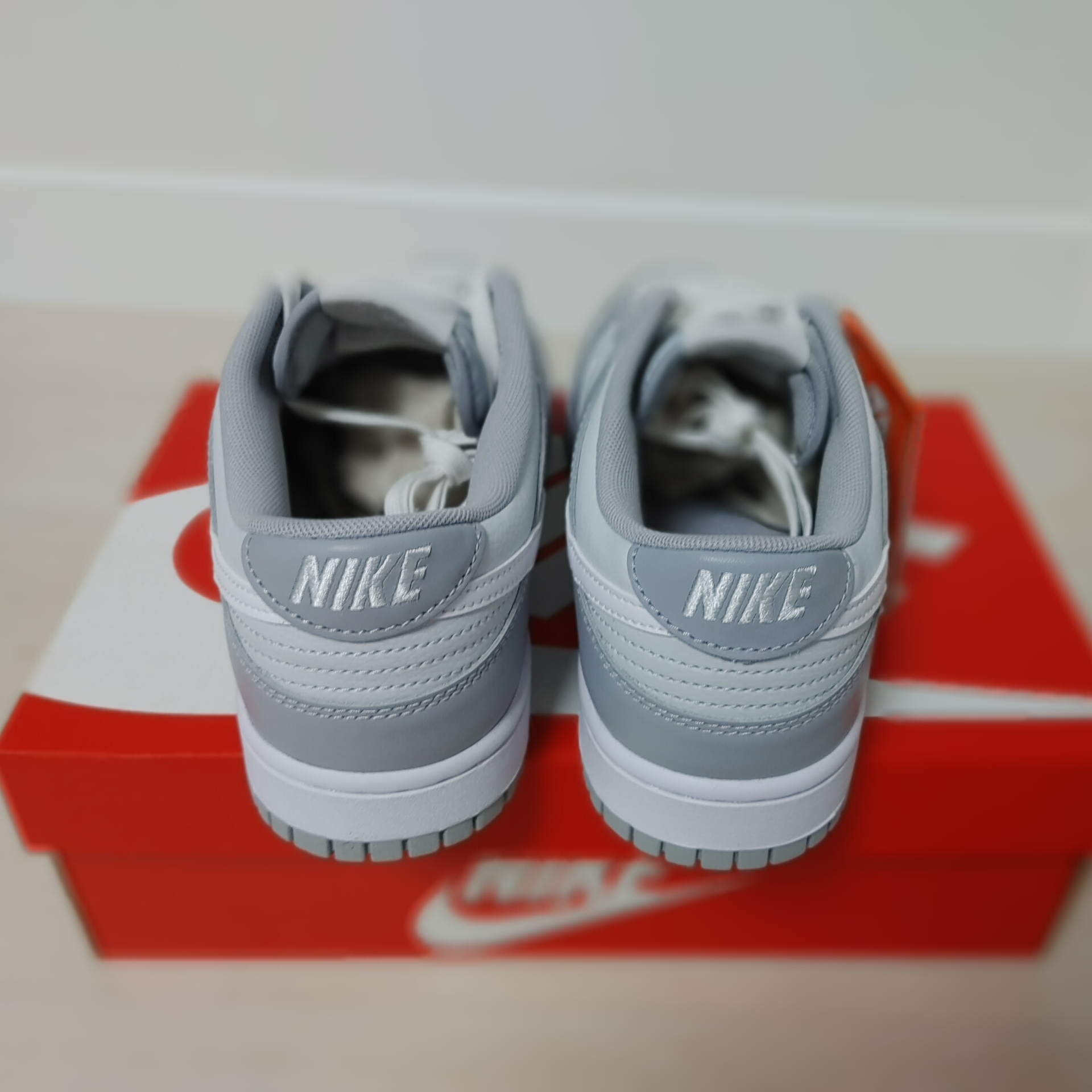 Nike Dunk Low Retro Wolf Grey 착용 스타일 - 3