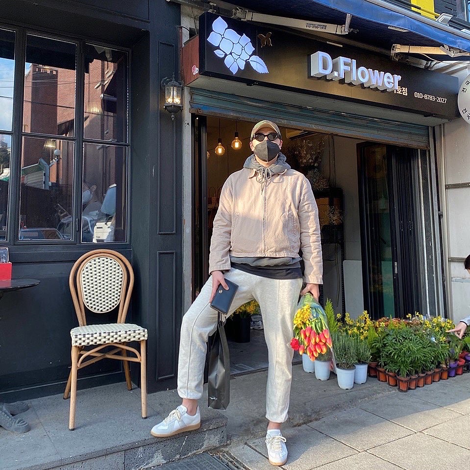 (W) Maison Margiela Calfskin Replica Sneakers White, Acne Studios Ferris Face Hooded Sweatshirt Black 착용 스타일