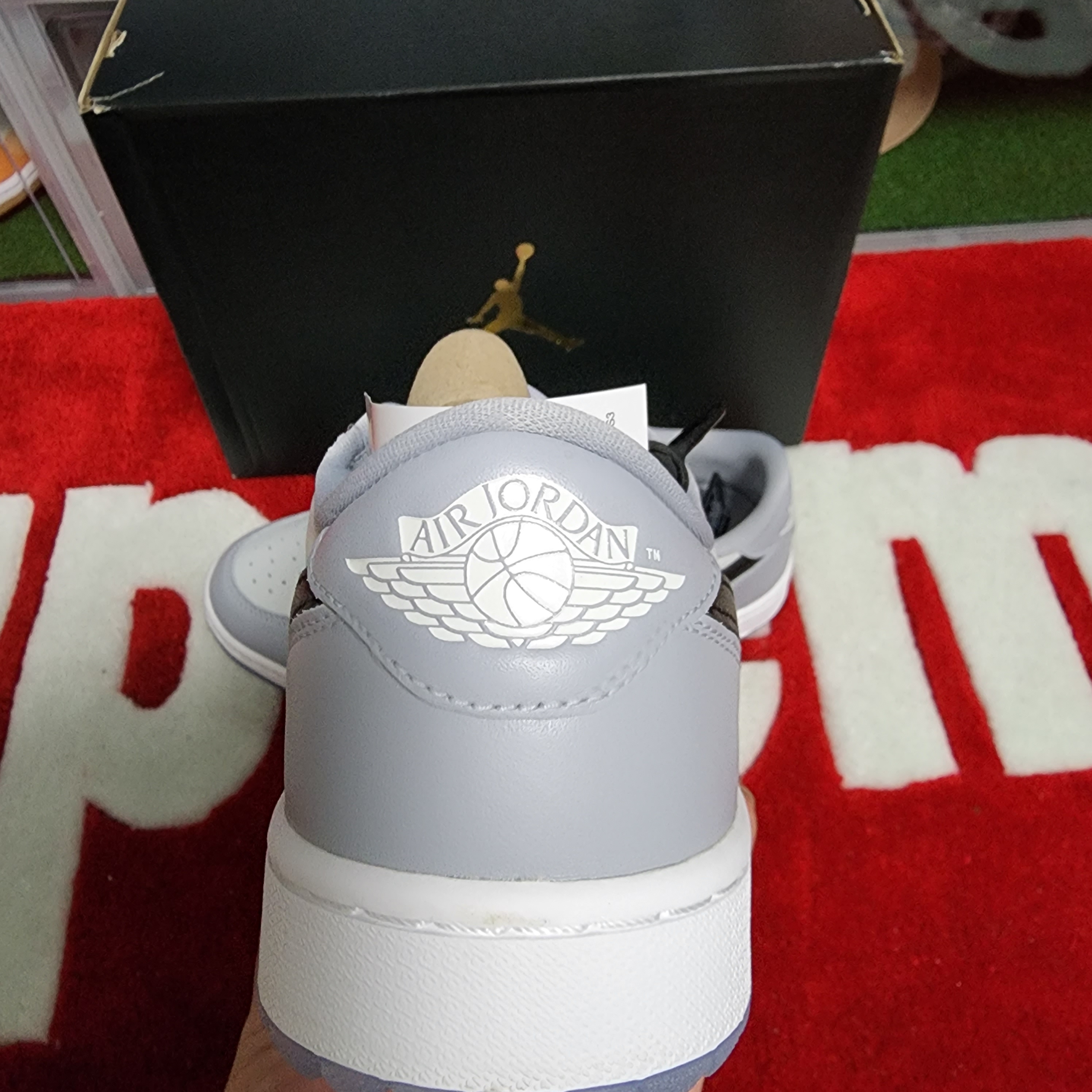Jordan 1 Low Golf Wolf Grey 착용 스타일 - 1