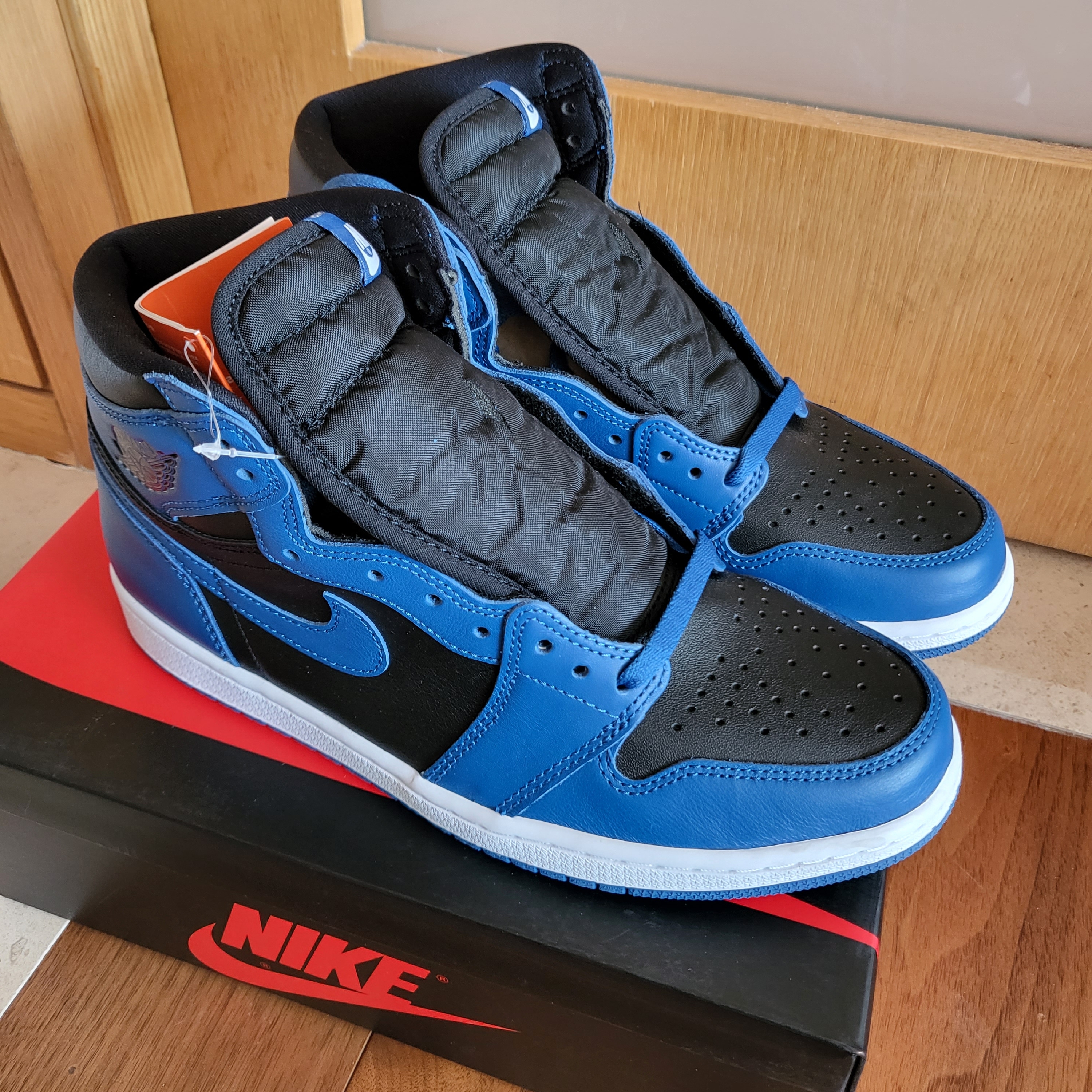 Jordan 1 Retro High OG Dark Marina Blue 착용 스타일