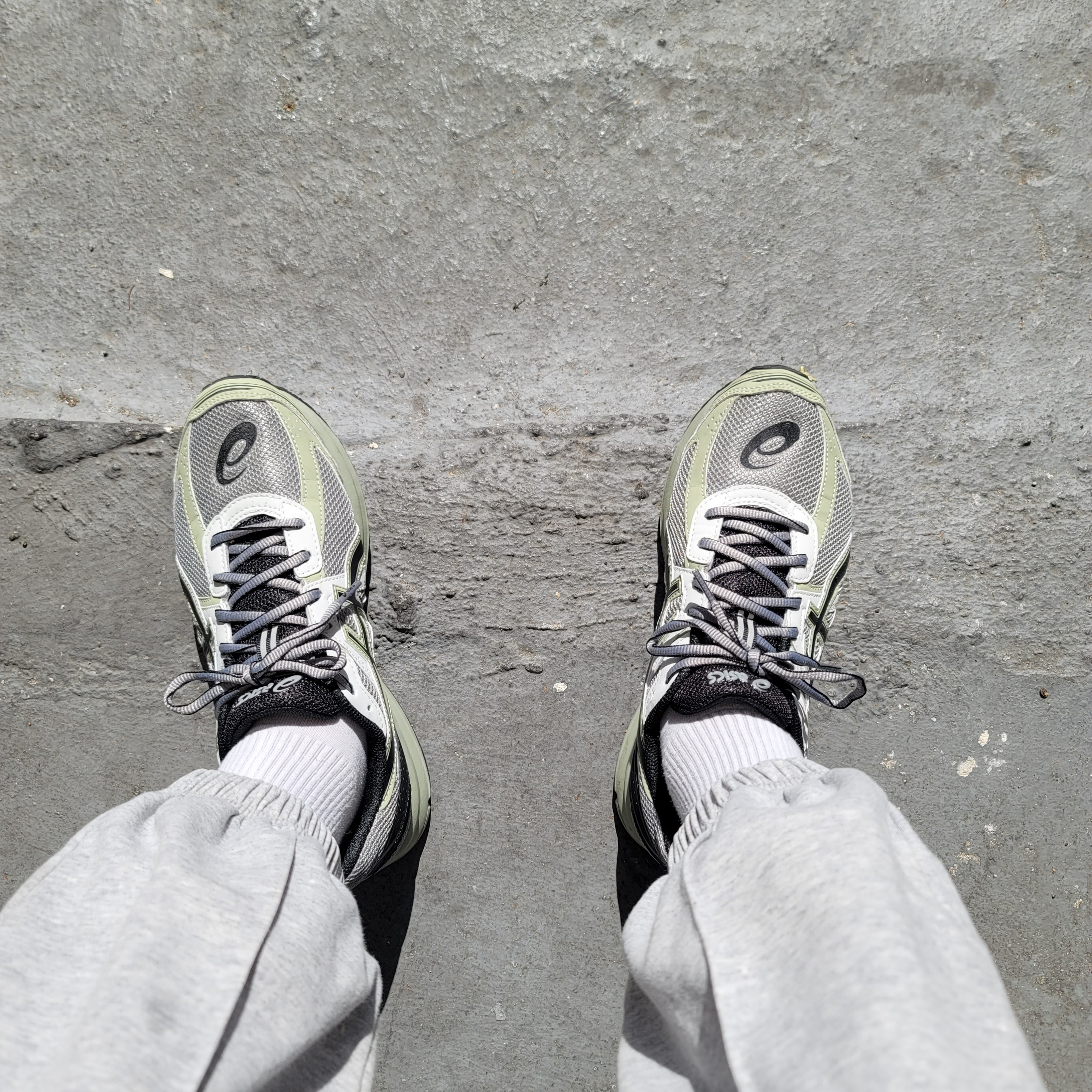 Asics Jog 100 S Sheet Rock - 2E Wide 착용 스타일