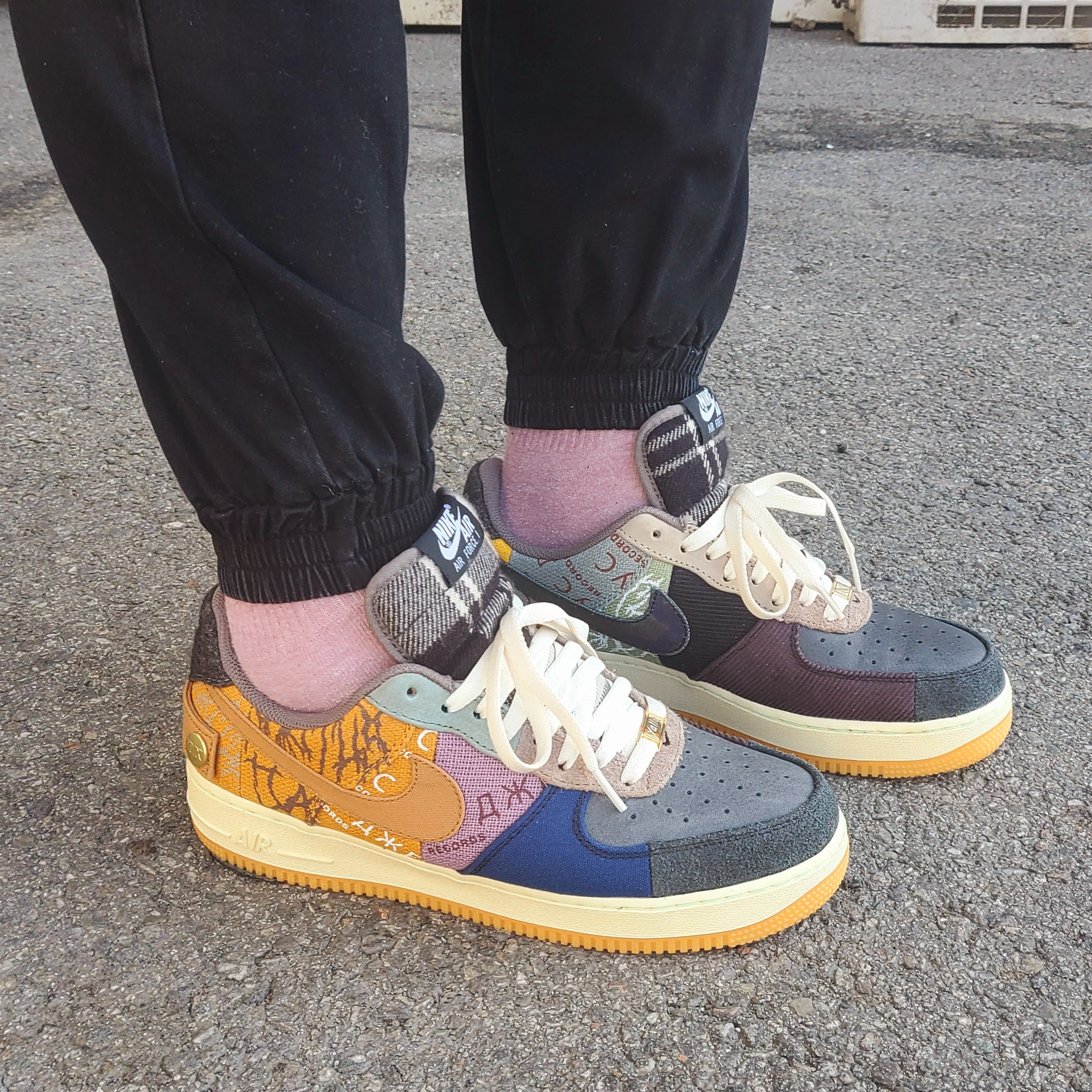 Nike x Travis Scott Air Force 1 Low Cactus Jack 착용 스타일 - 2