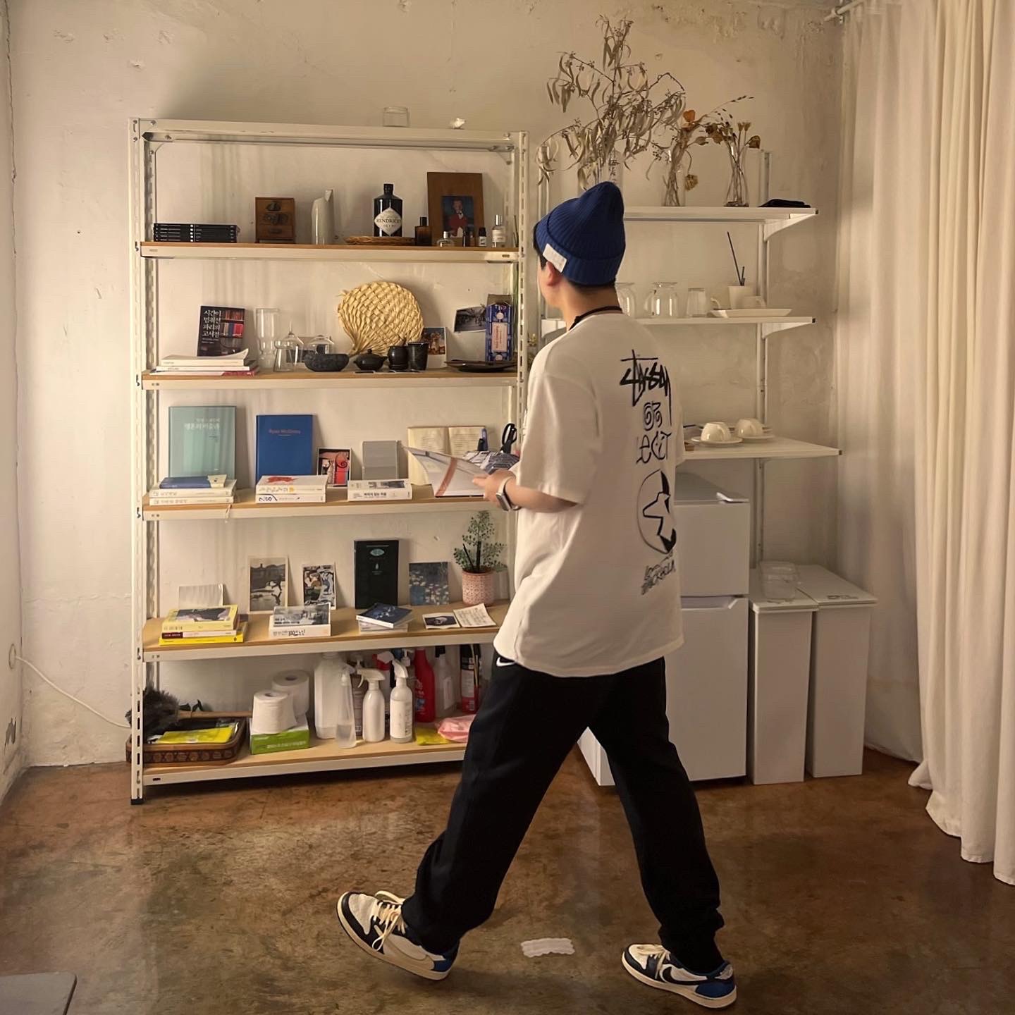 Stussy x Our Legacy Surfman Pig. Dyed T-Shirt Natural - 21FW, Nike NRG Solo Swoosh Fleece Pants Black - US/EU 착용 스타일 - 1