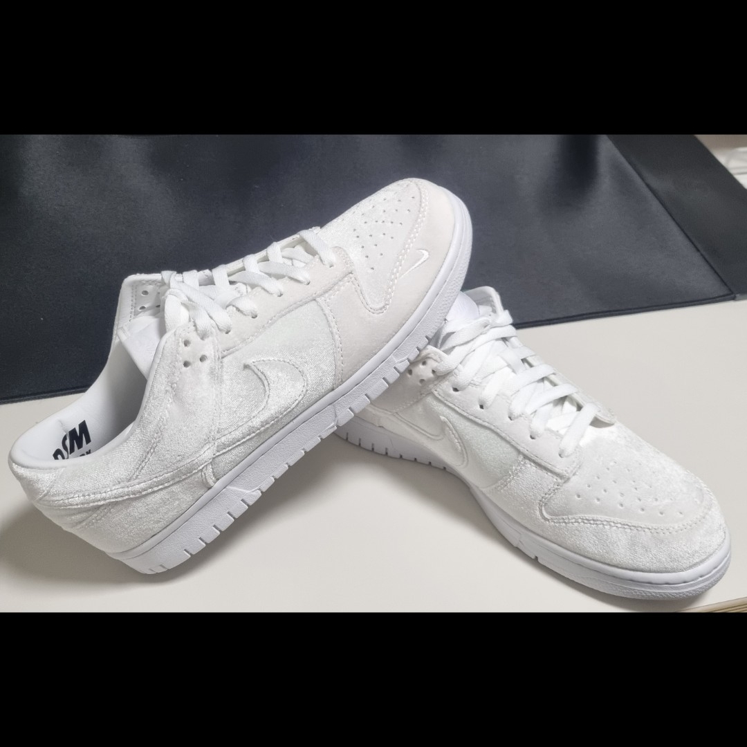 Nike x DSM Dunk Low Velvet White 착용 스타일 - 3