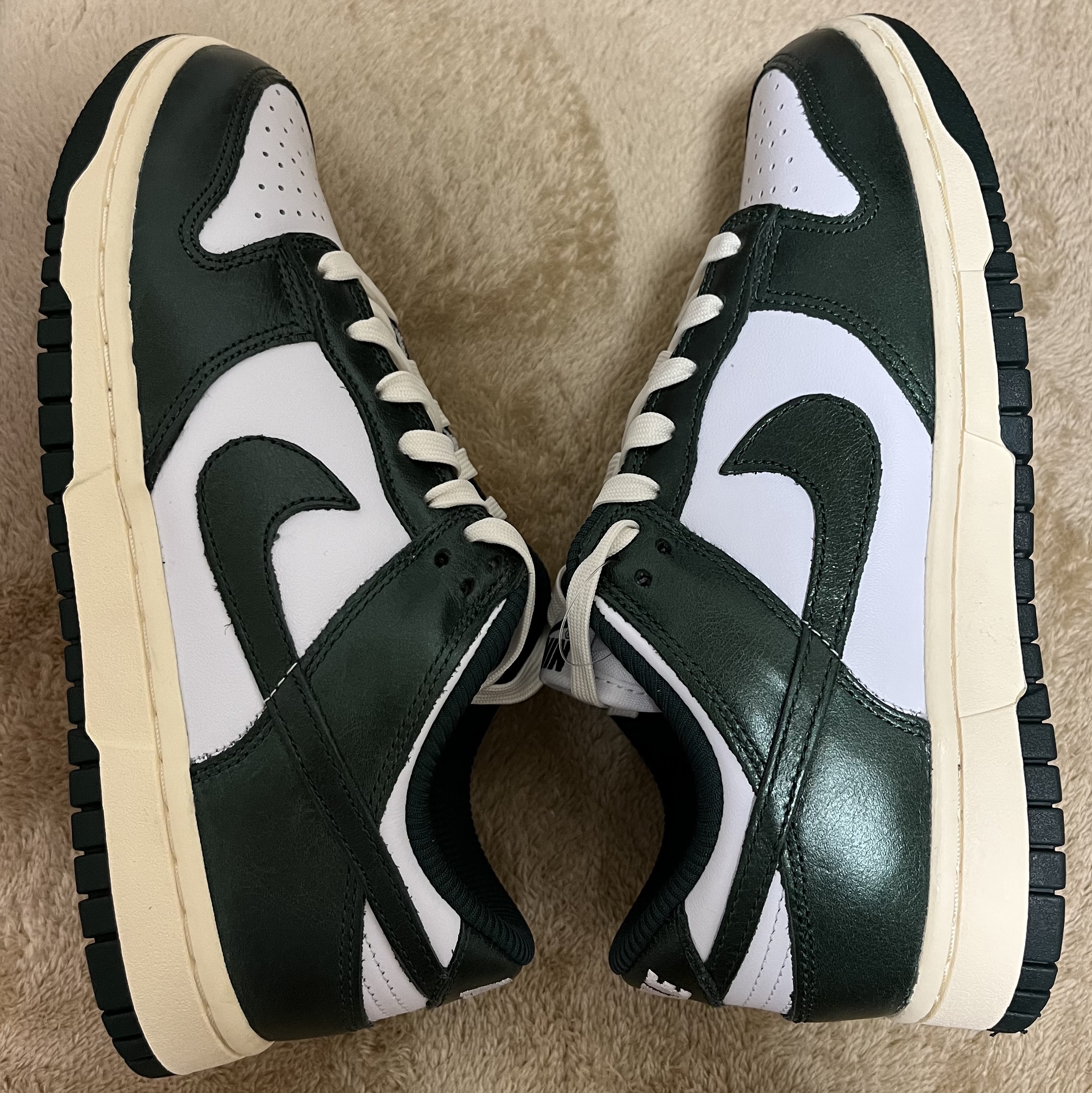 (W) Nike Dunk Low Vintage Green 착용 스타일