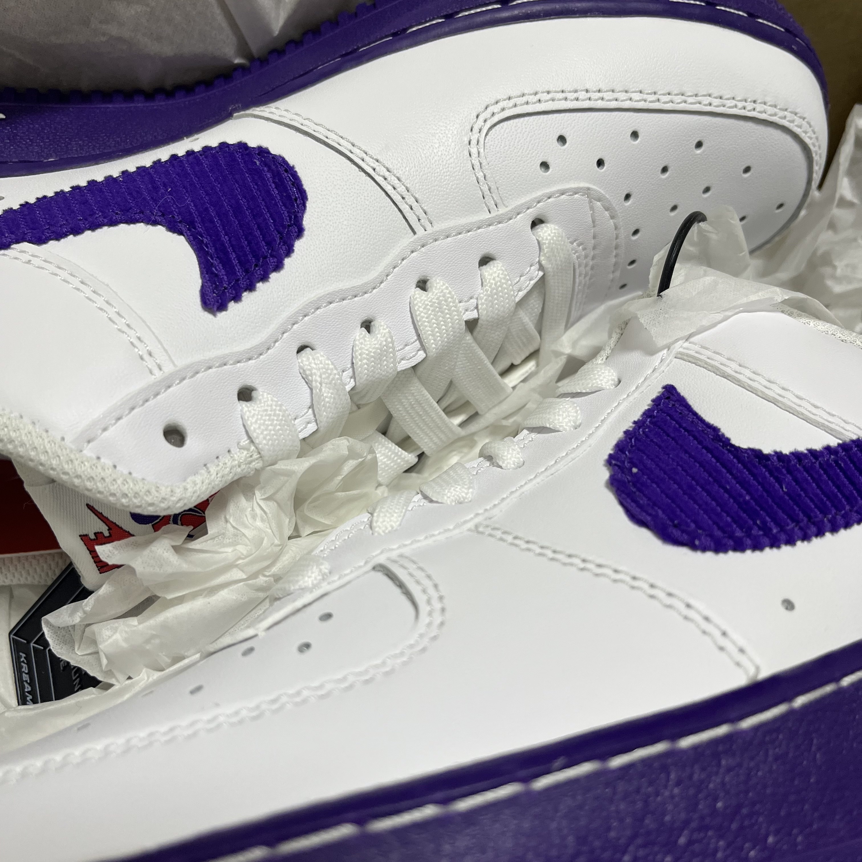 Nike Air Force 1 '07 LV8 EMB White and Court Purple 착용 스타일 - 2