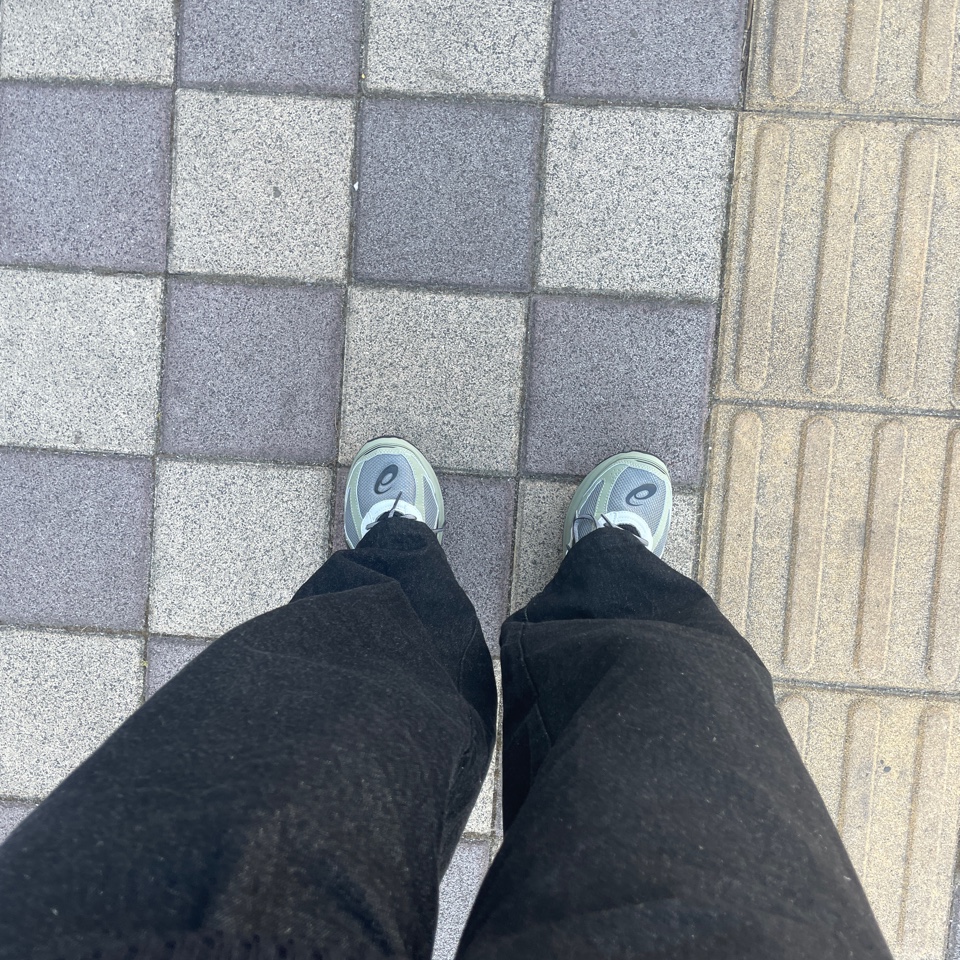 Asics Jog 100 S Sheet Rock - 2E Wide 착용 스타일