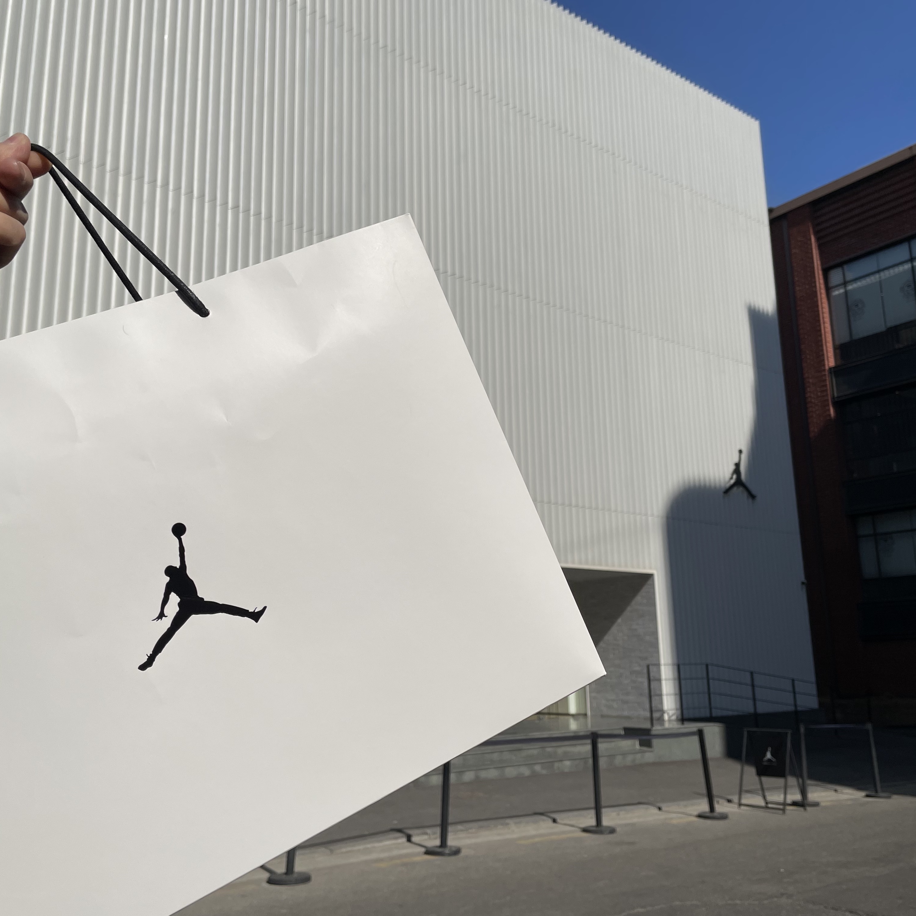 Jordan 1 Mid College Grey 착용 스타일 - 3