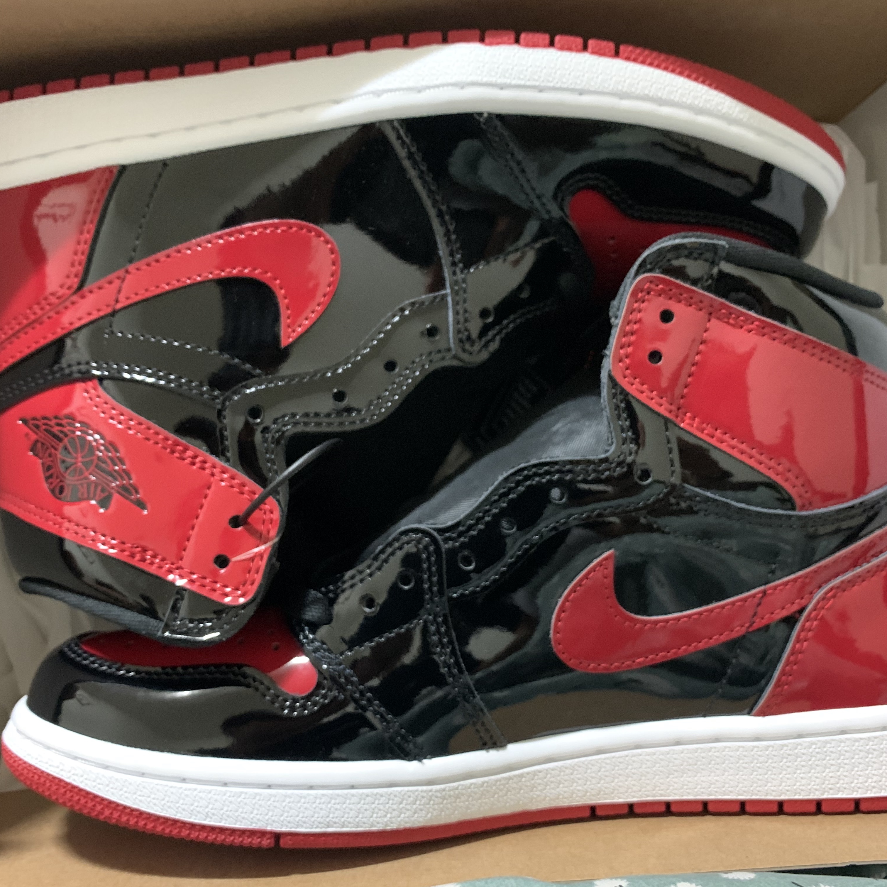 Jordan 1 Retro High OG Patent Bred 착용 스타일 - 2