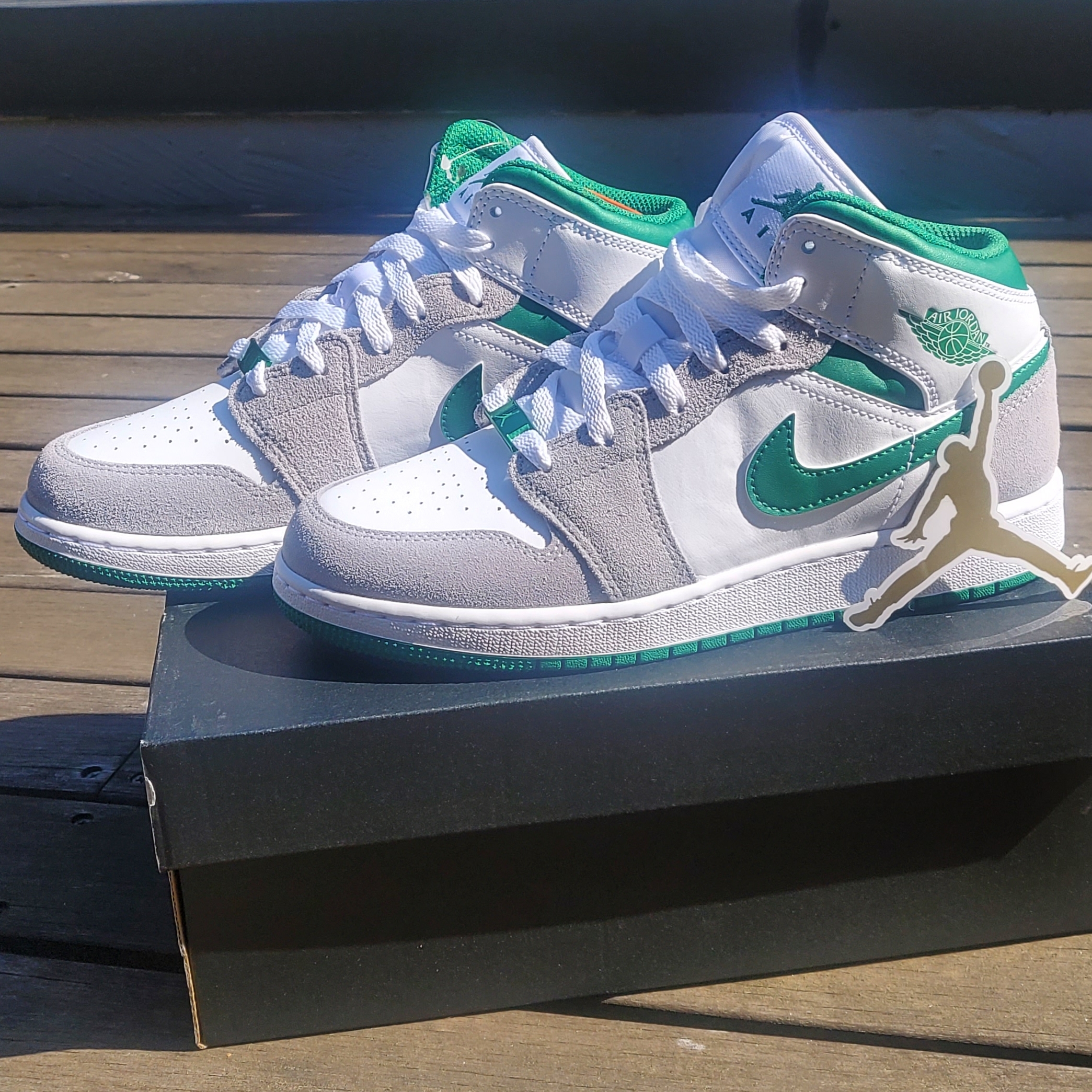 Jordan 1 Mid SE Pine Green Light Smoke Grey, (GS) Jordan 1 Mid SE Pine Green Light Smoke Grey 착용 스타일