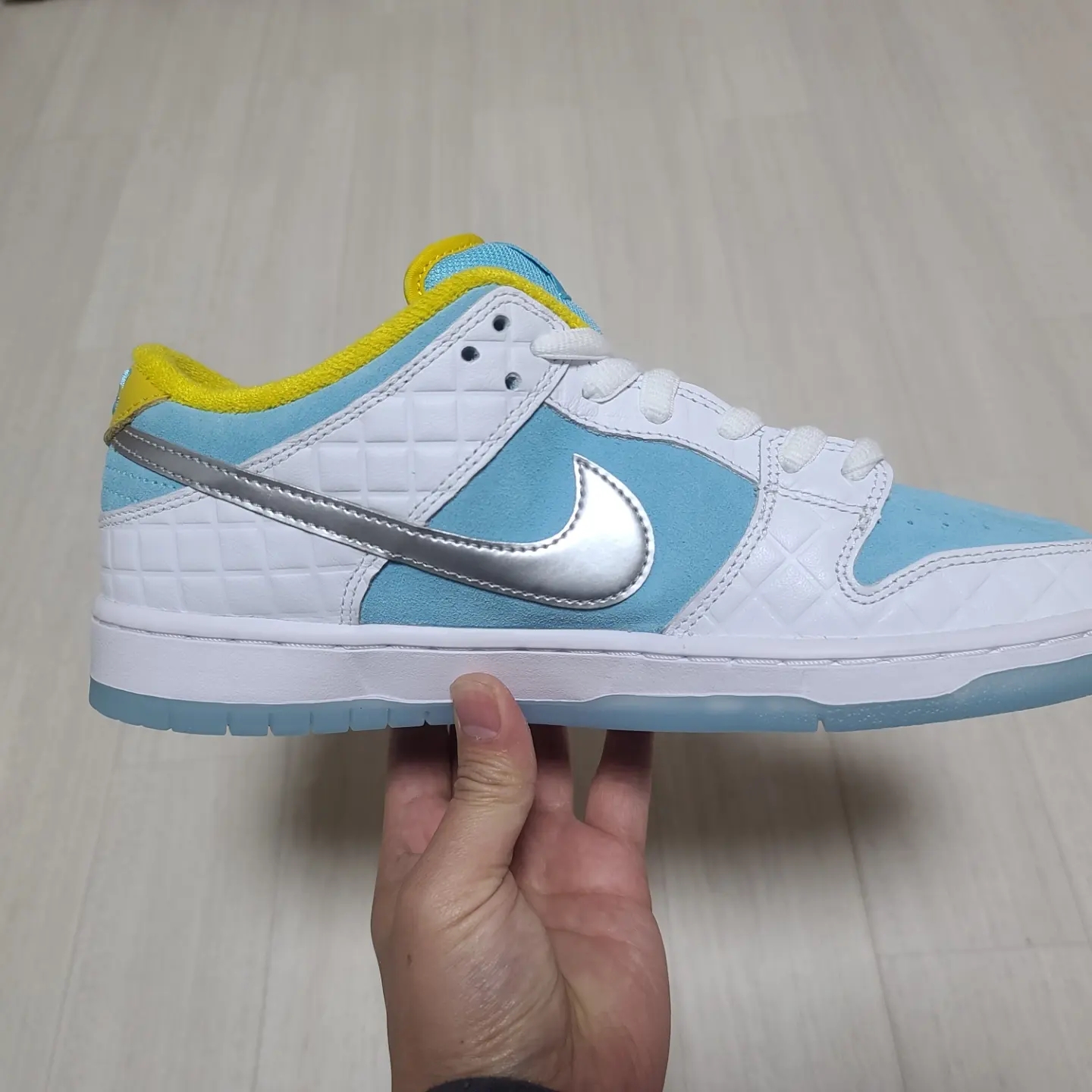 Nike x FTC SB Dunk Low Pro QS Lagoon Pulse 착용 스타일 - 4