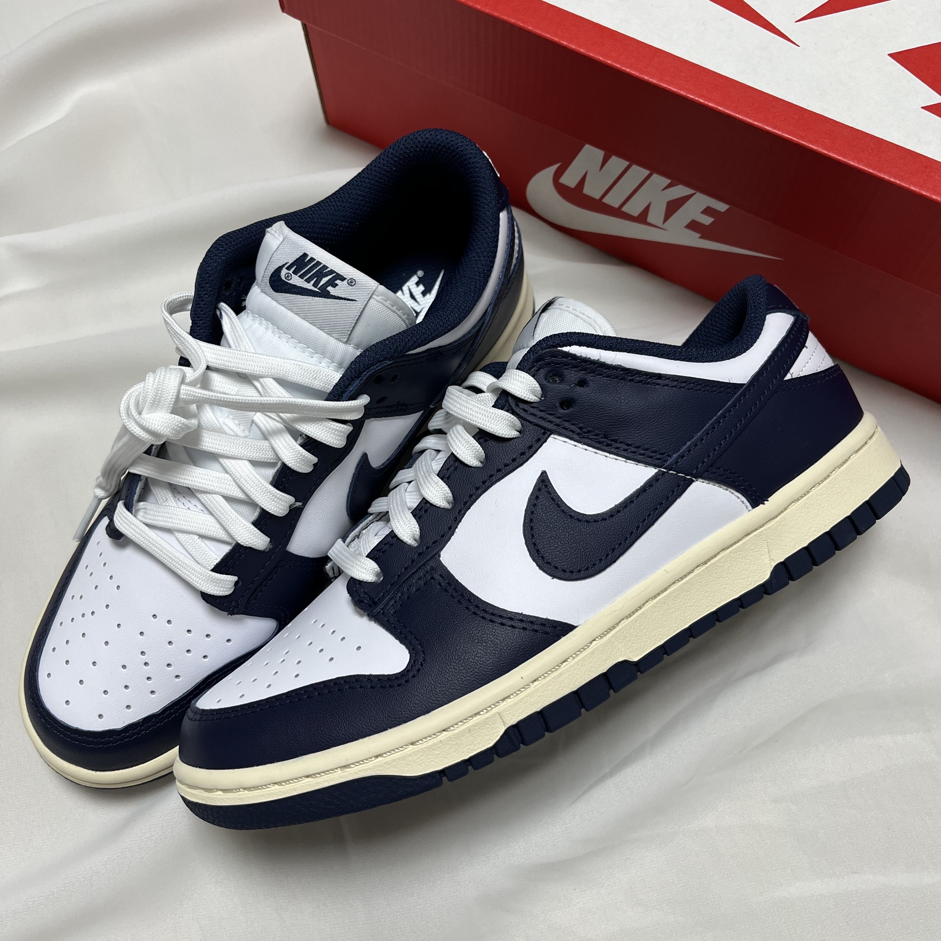 (W) Nike Dunk Low Vintage Midnight Navy 착용 스타일 - 3