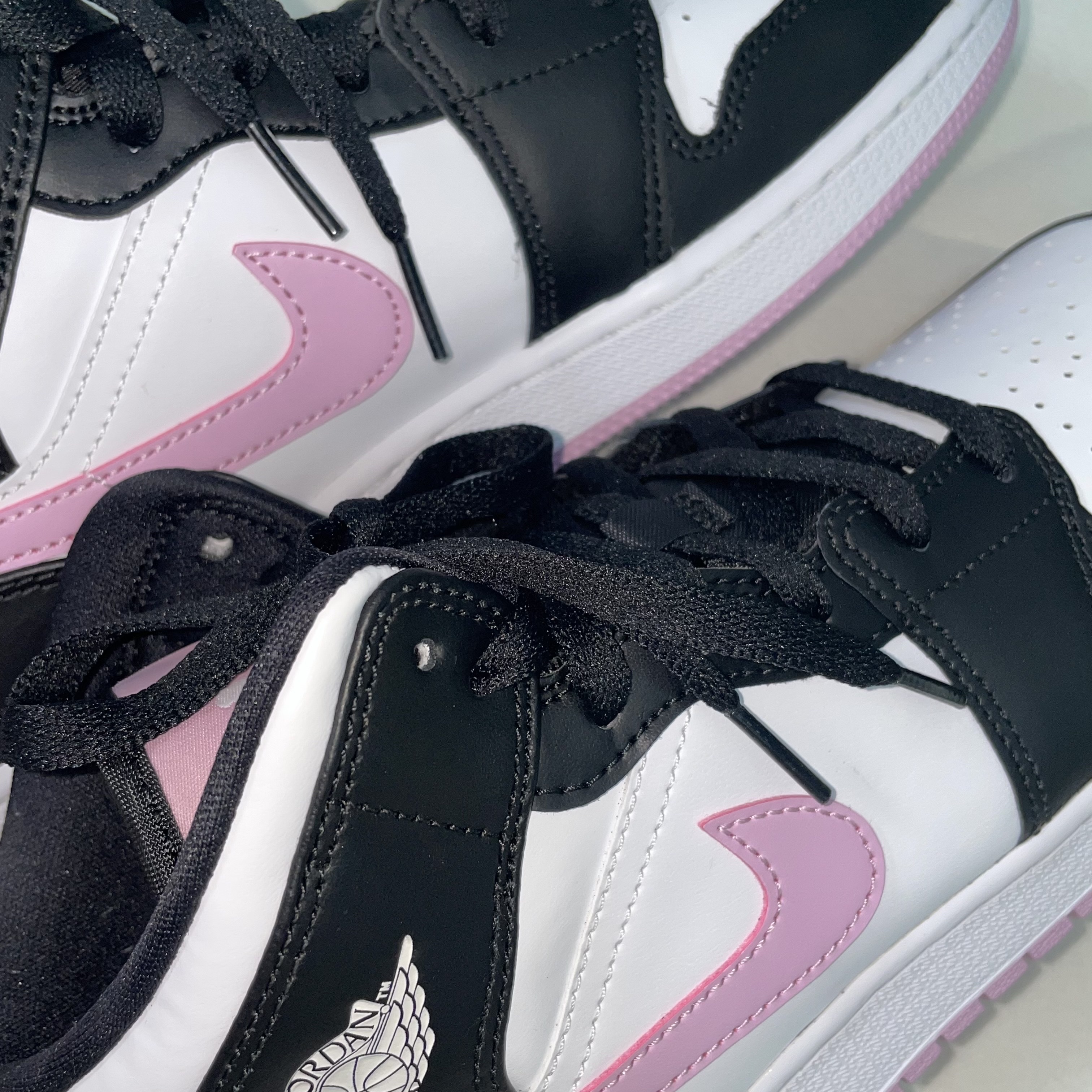 (GS) Jordan 1 Mid Light Arctic Pink 착용 스타일 - 2