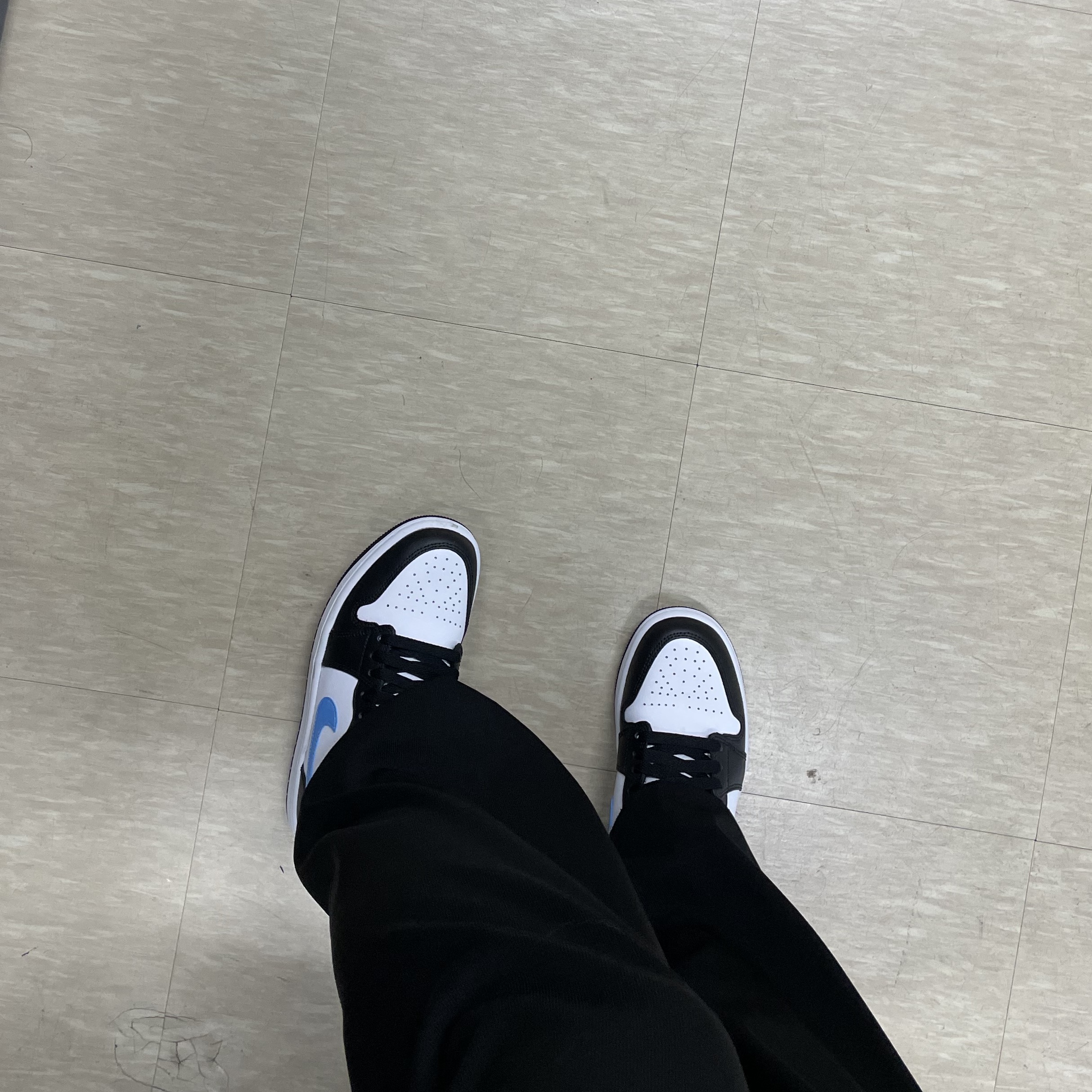 (W) Jordan 1 Low Black University Blue 착용 스타일 - 3