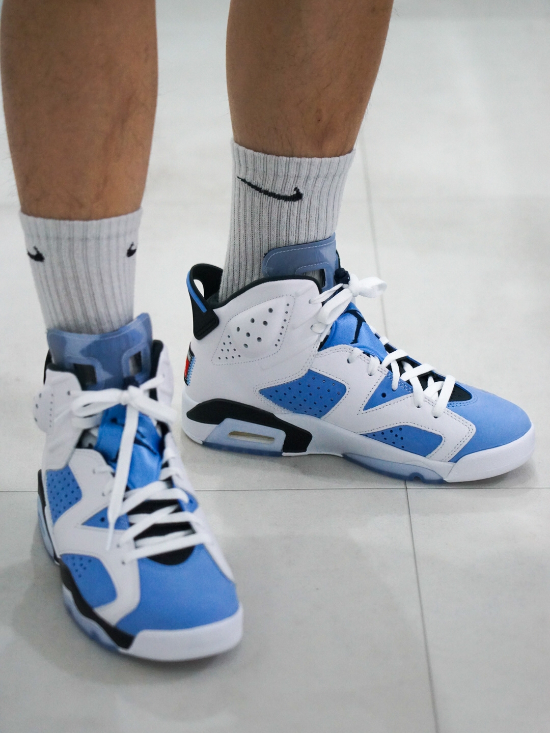 Jordan 6 Retro University Blue 착용 스타일 - 3