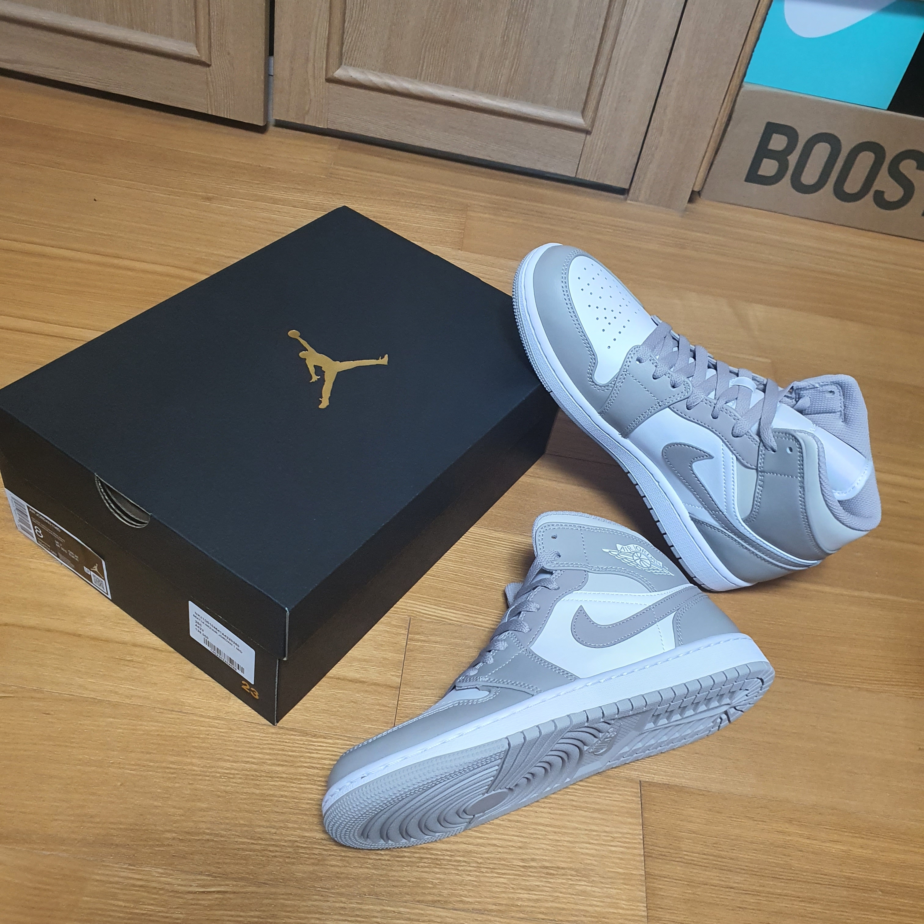 Jordan 1 Mid College Grey 착용 스타일 - 5