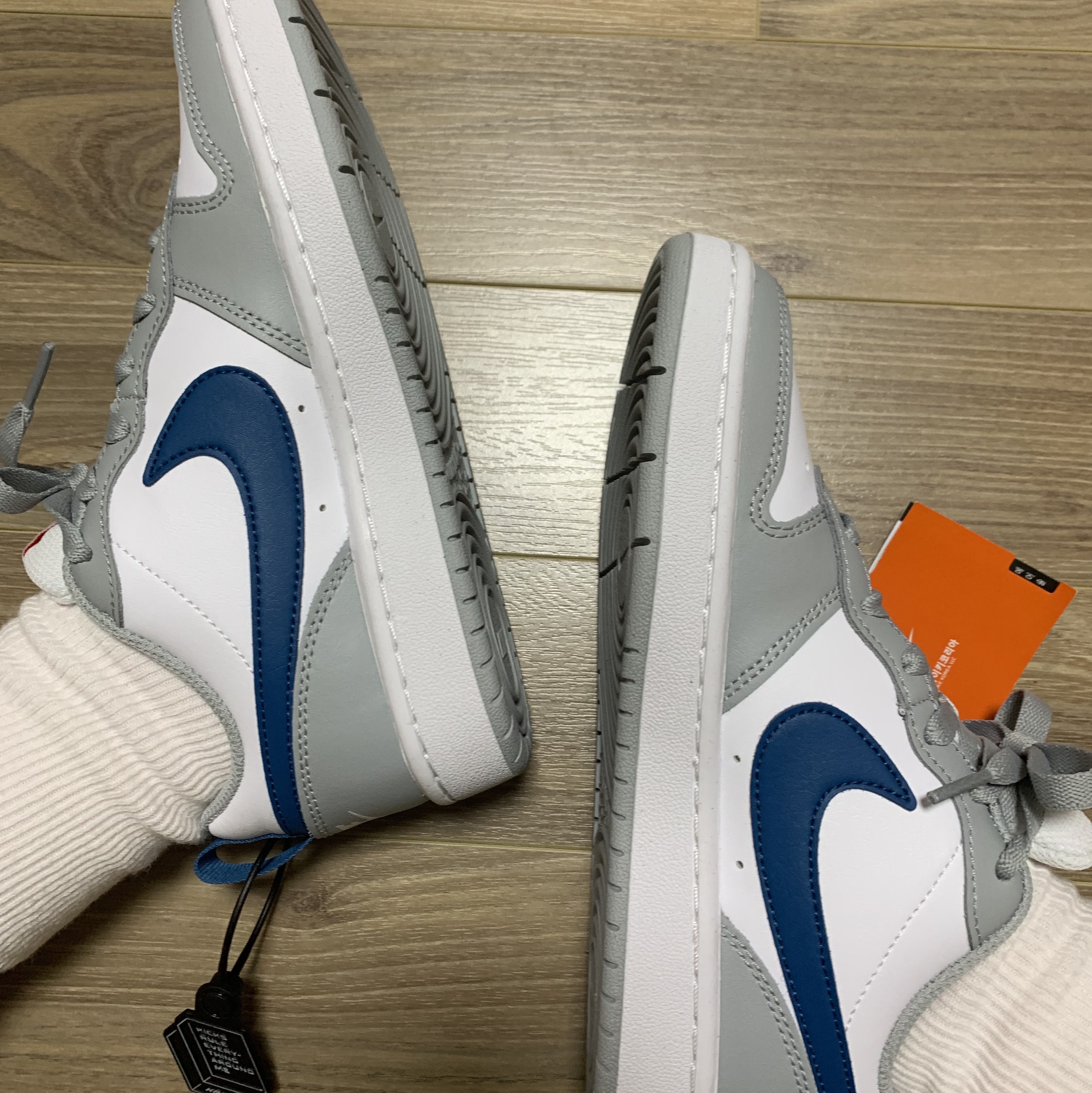 (GS) Nike Court Borough Low 2 Light Smoke Grey 착용 스타일 - 3