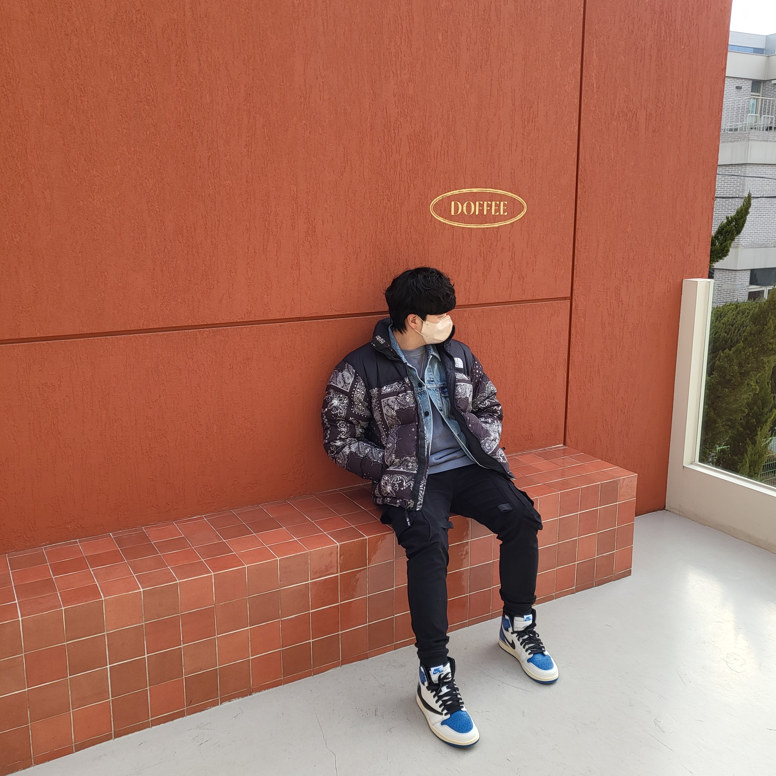 Jordan 1 x Travis Scott x Fragment Retro High OG SP Military Blue 착용 스타일