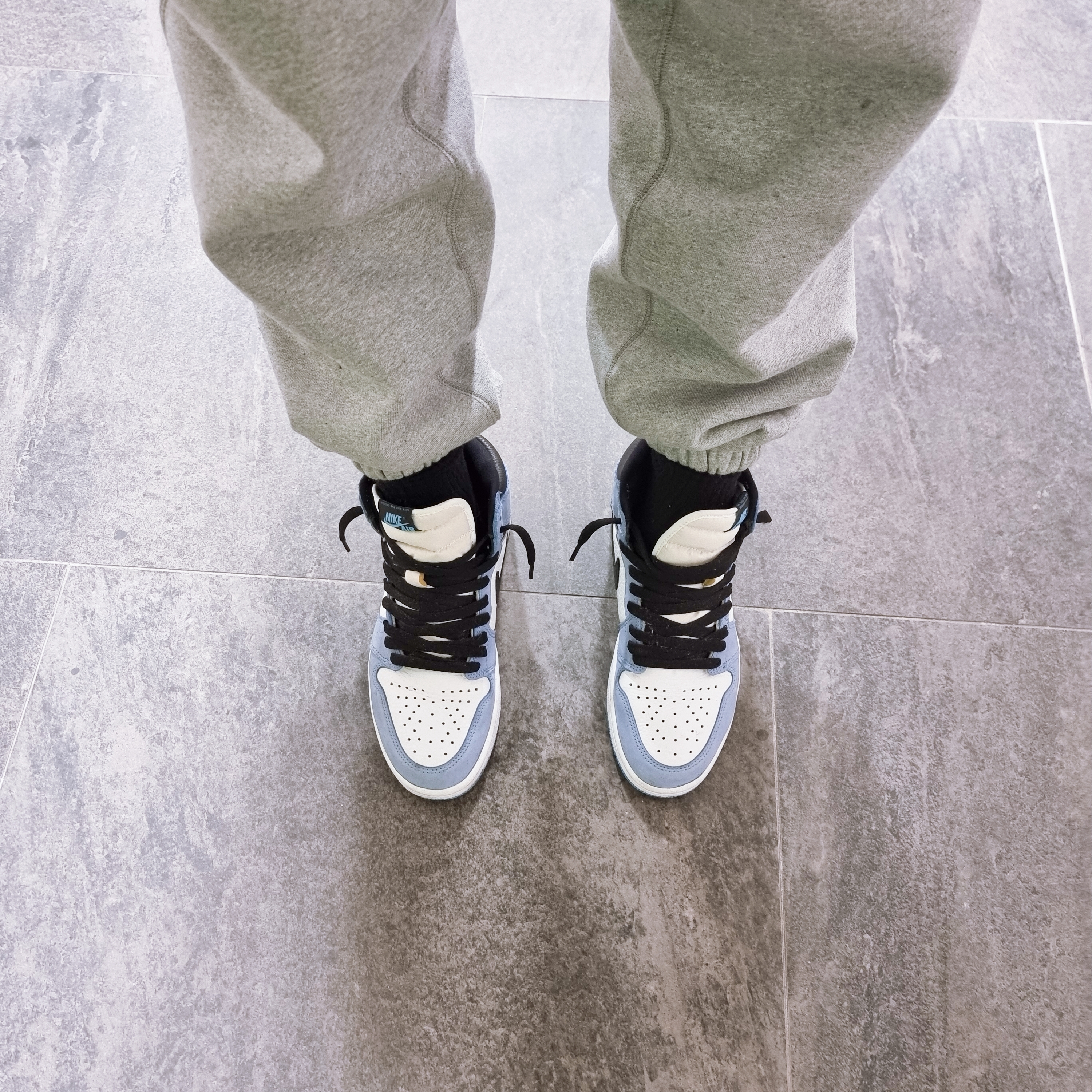 Jordan 1 Retro High OG University Blue, Nike NRG Solo Swoosh Fleece Pants Dark Grey Heather - Asia 착용 스타일 - 3