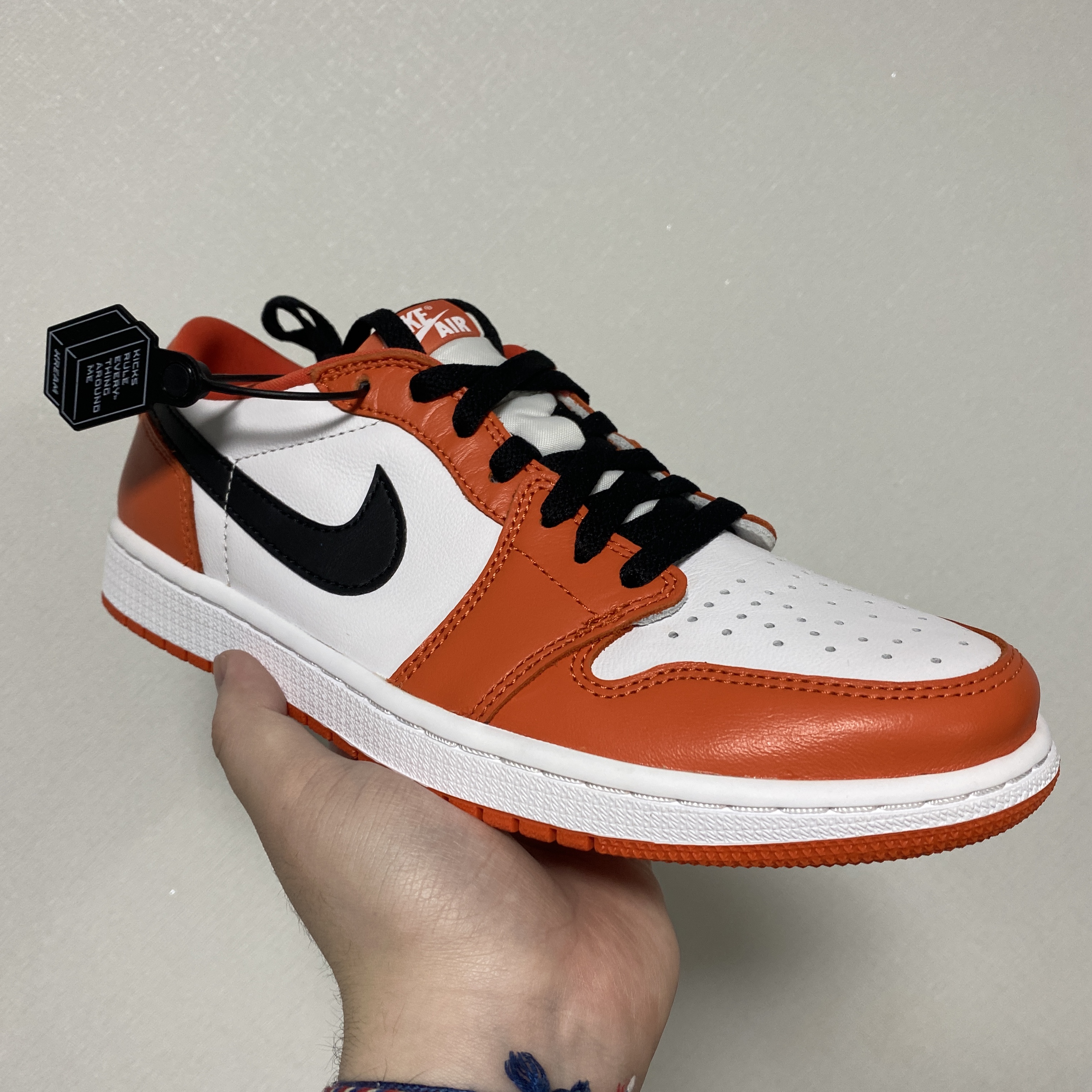 Jordan 1 Low OG Starfish 착용 스타일 - 3