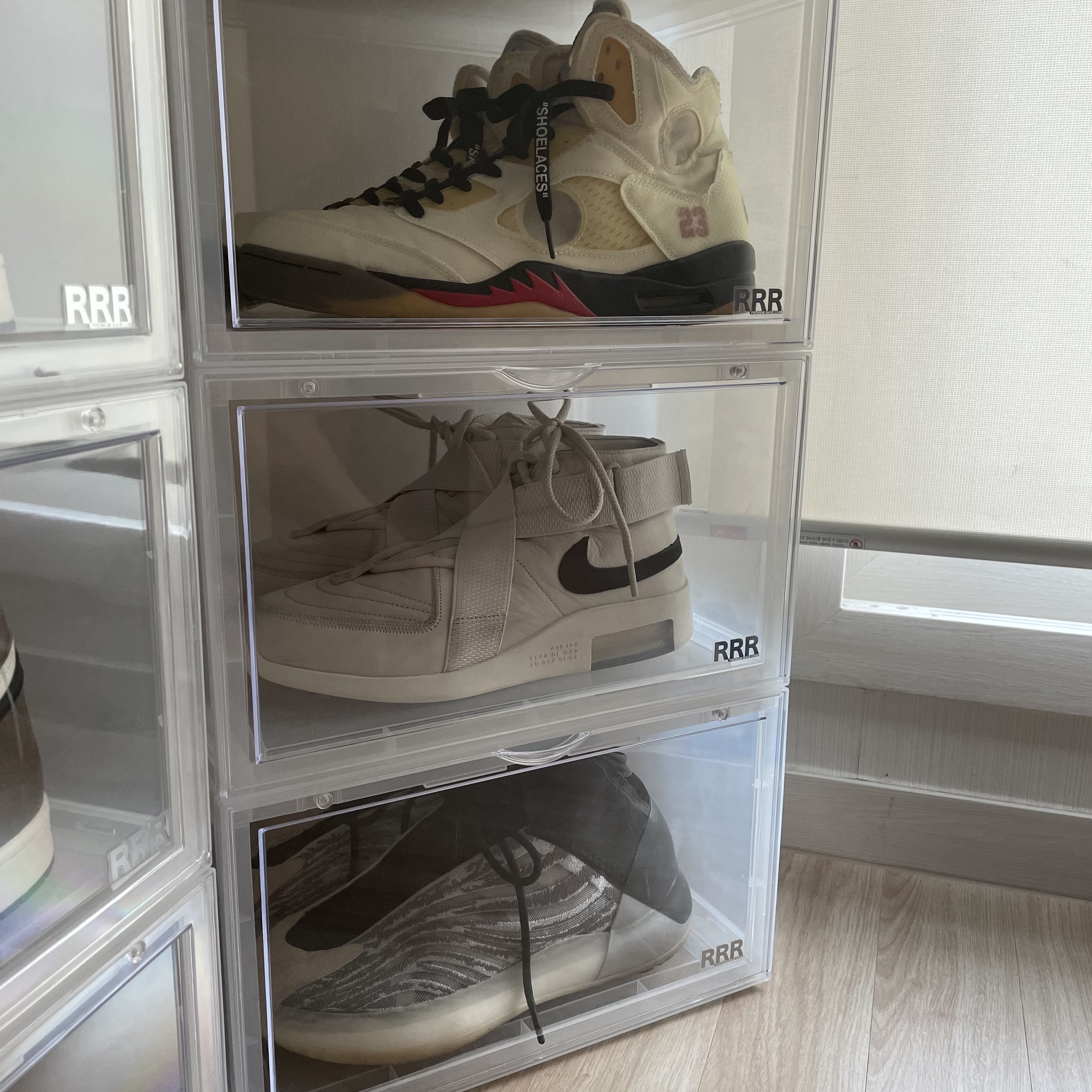 Jordan 5 x Off-White Retro SP Sail Fire Red, Nike x Fear of God Air Fear of God Raid Light Bone 착용 스타일
