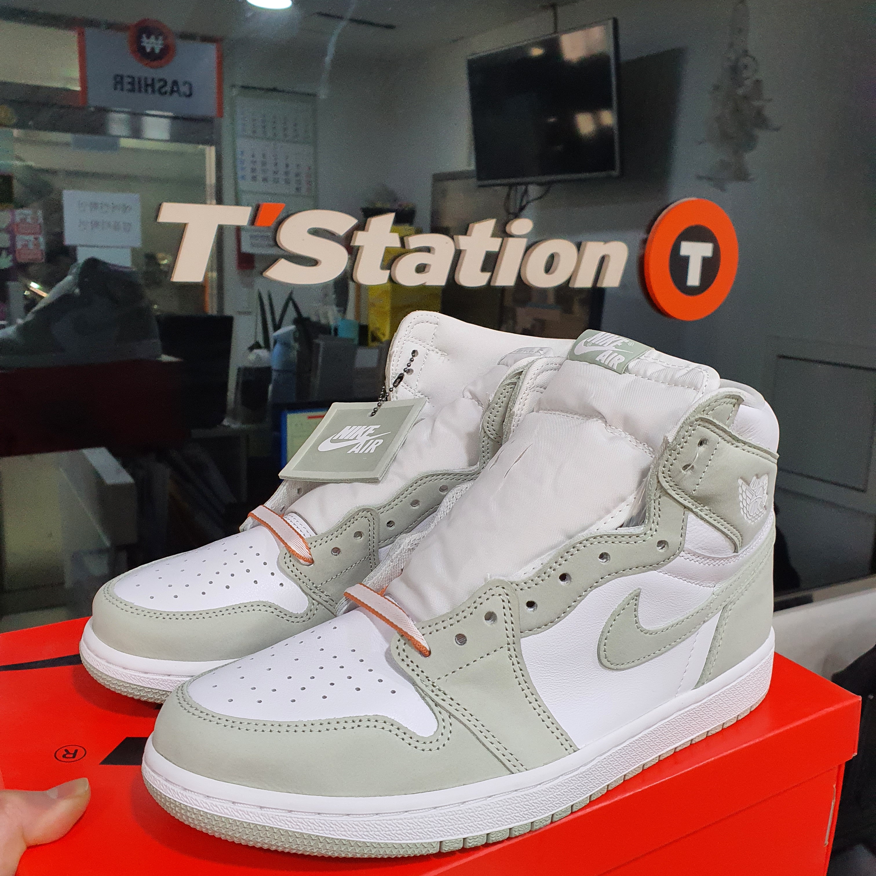 (W) Jordan 1 Retro High OG Seafoam 착용 스타일 - 2