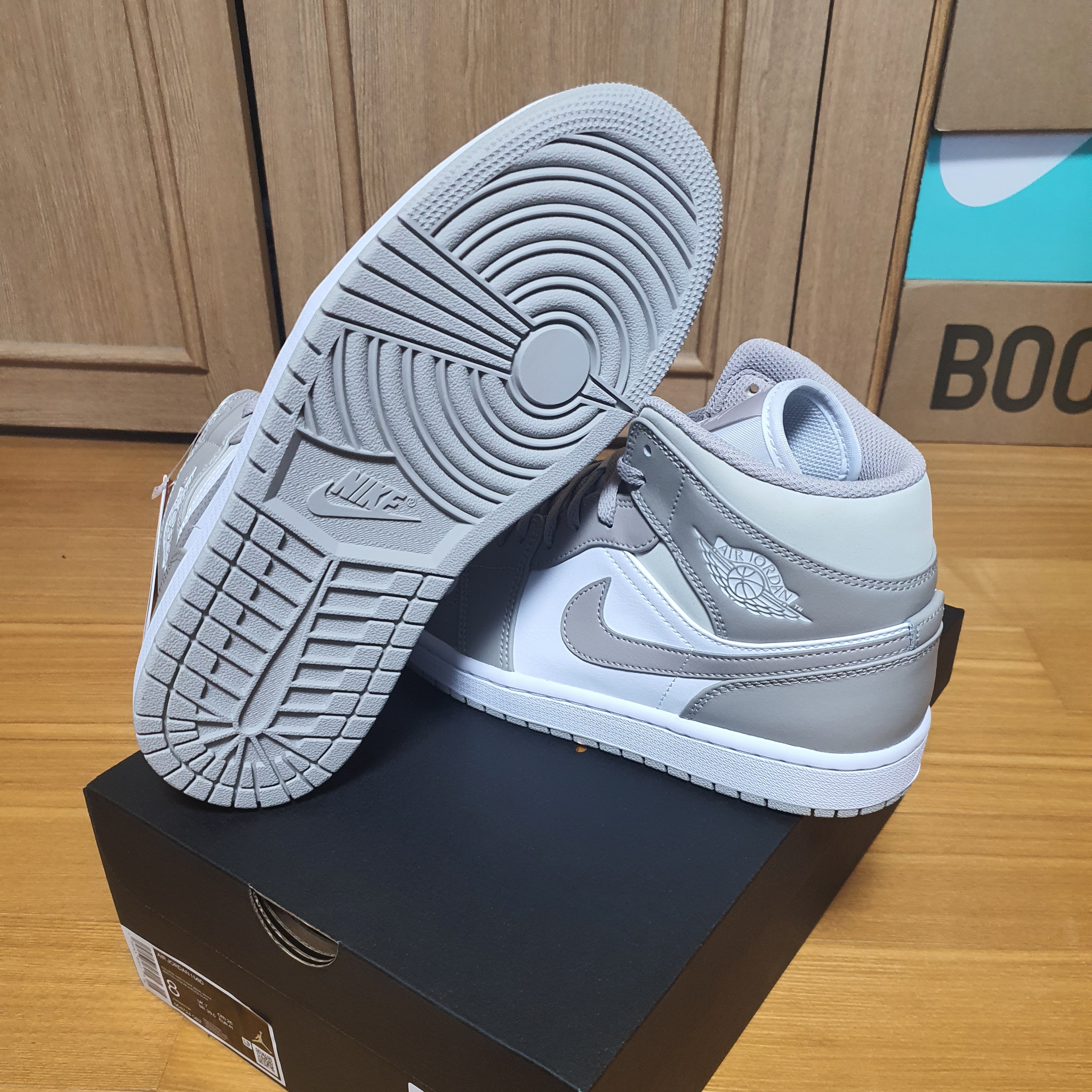 Jordan 1 Mid College Grey 착용 스타일 - 2