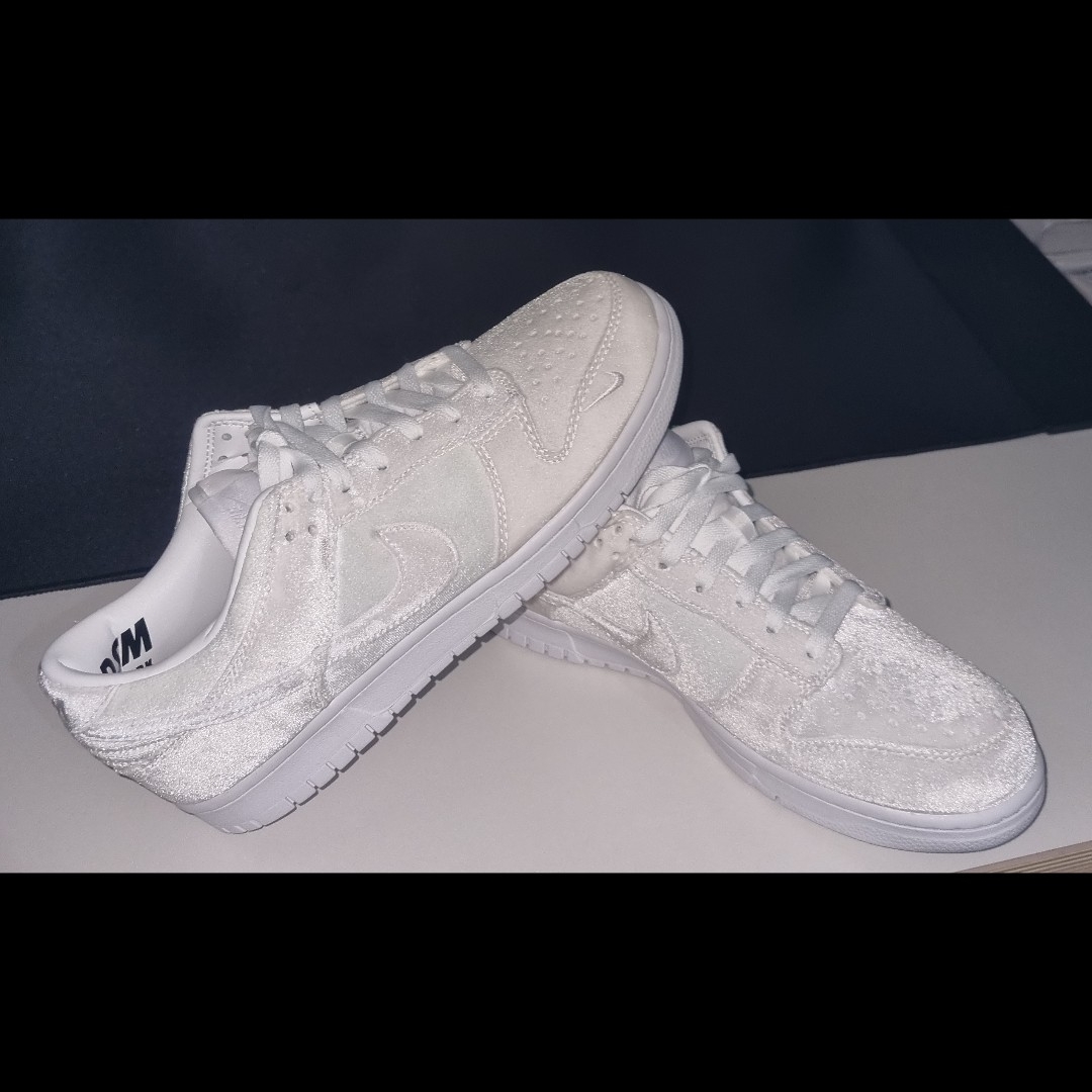 Nike x DSM Dunk Low Velvet White 착용 스타일 - 1
