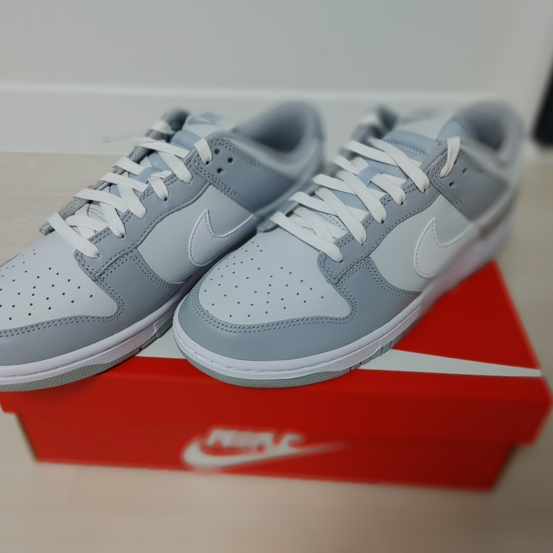 Nike Dunk Low Retro Wolf Grey 착용 스타일 - 2