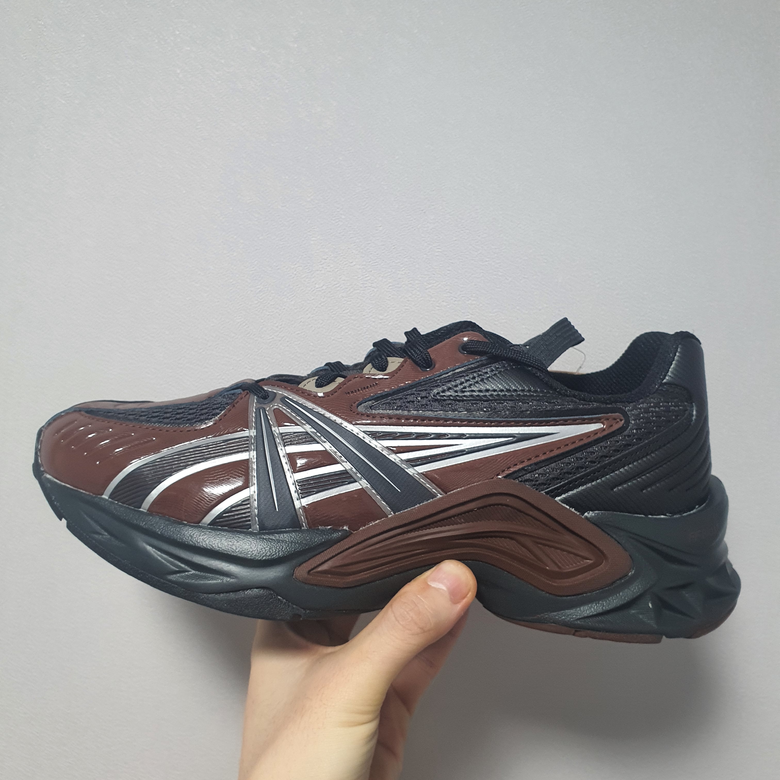 Asics HN2-S Protoblast Chocolate Brown 착용 스타일