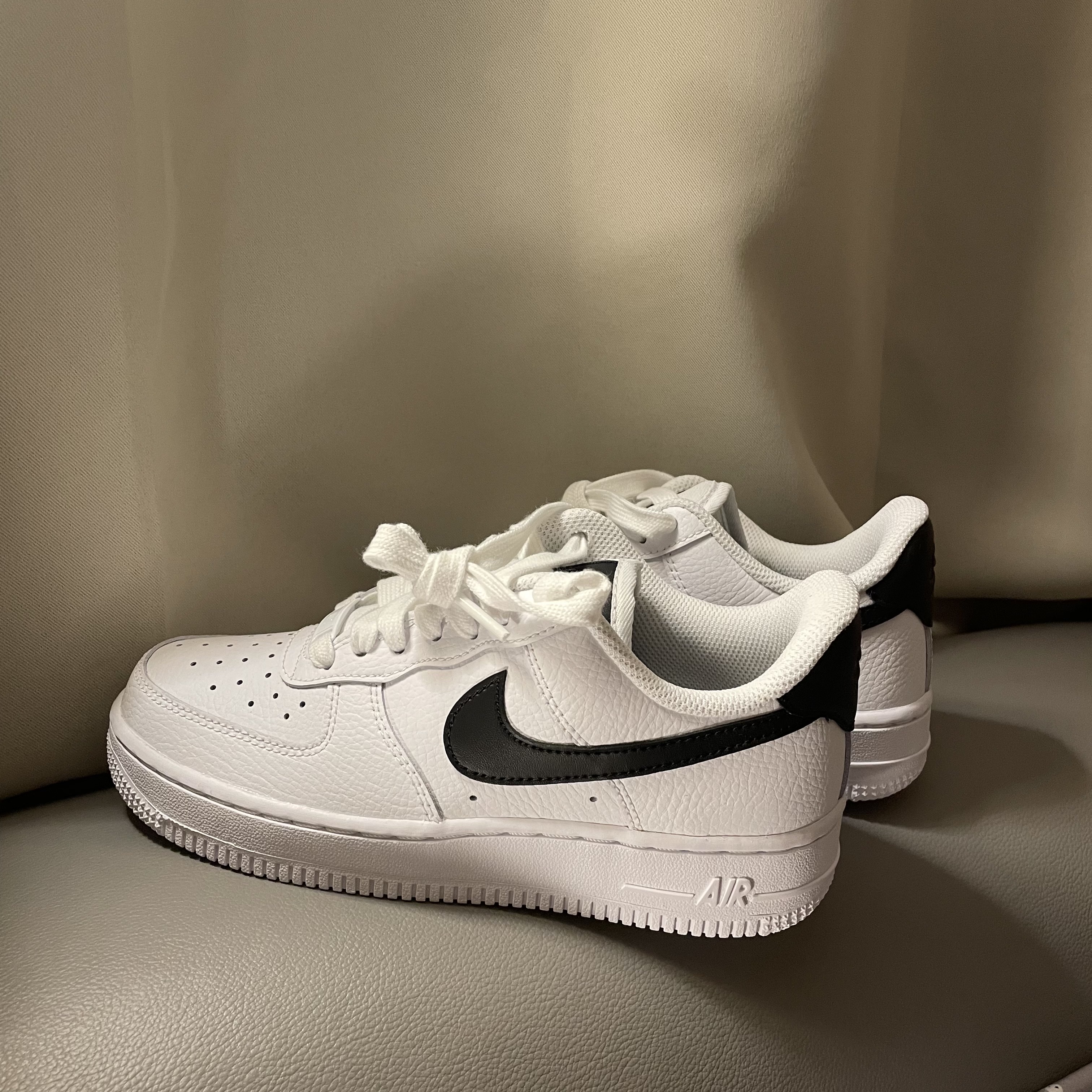 (W) Nike Air Force 1 '07 Low White Black 착용 스타일