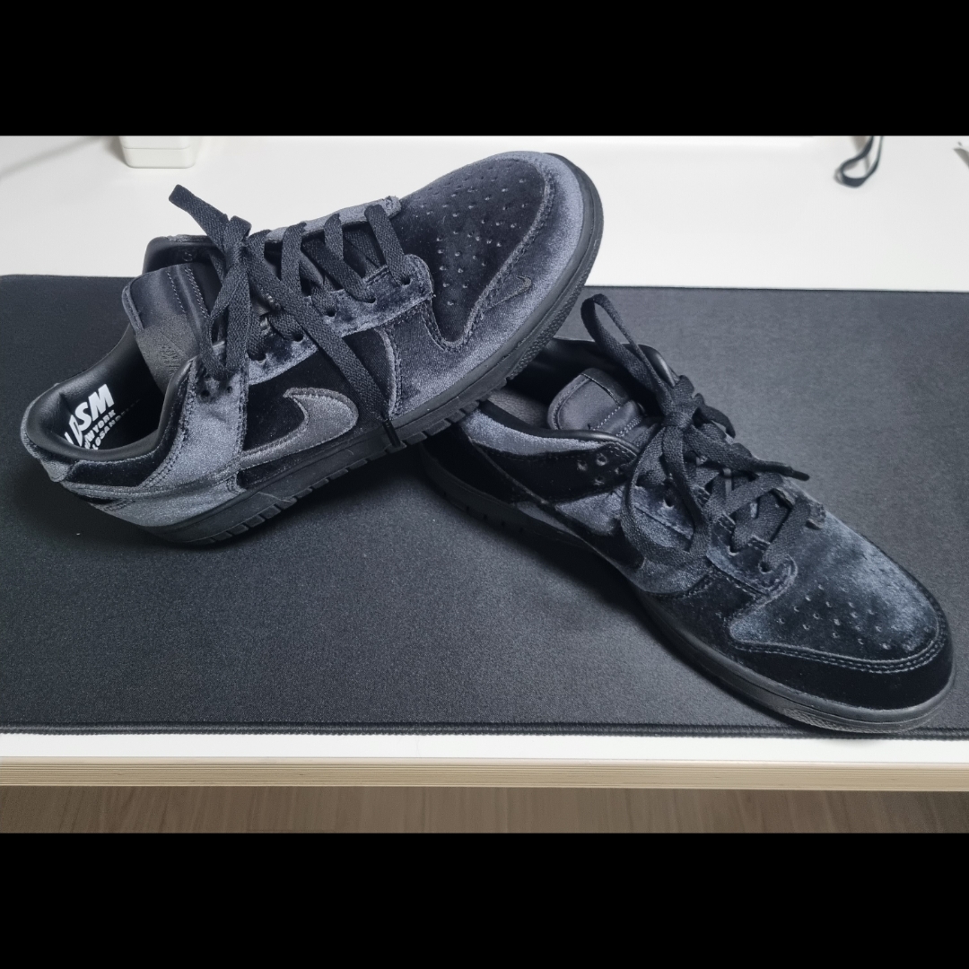 Nike x DSM Dunk Low Velvet Black 착용 스타일 - 2