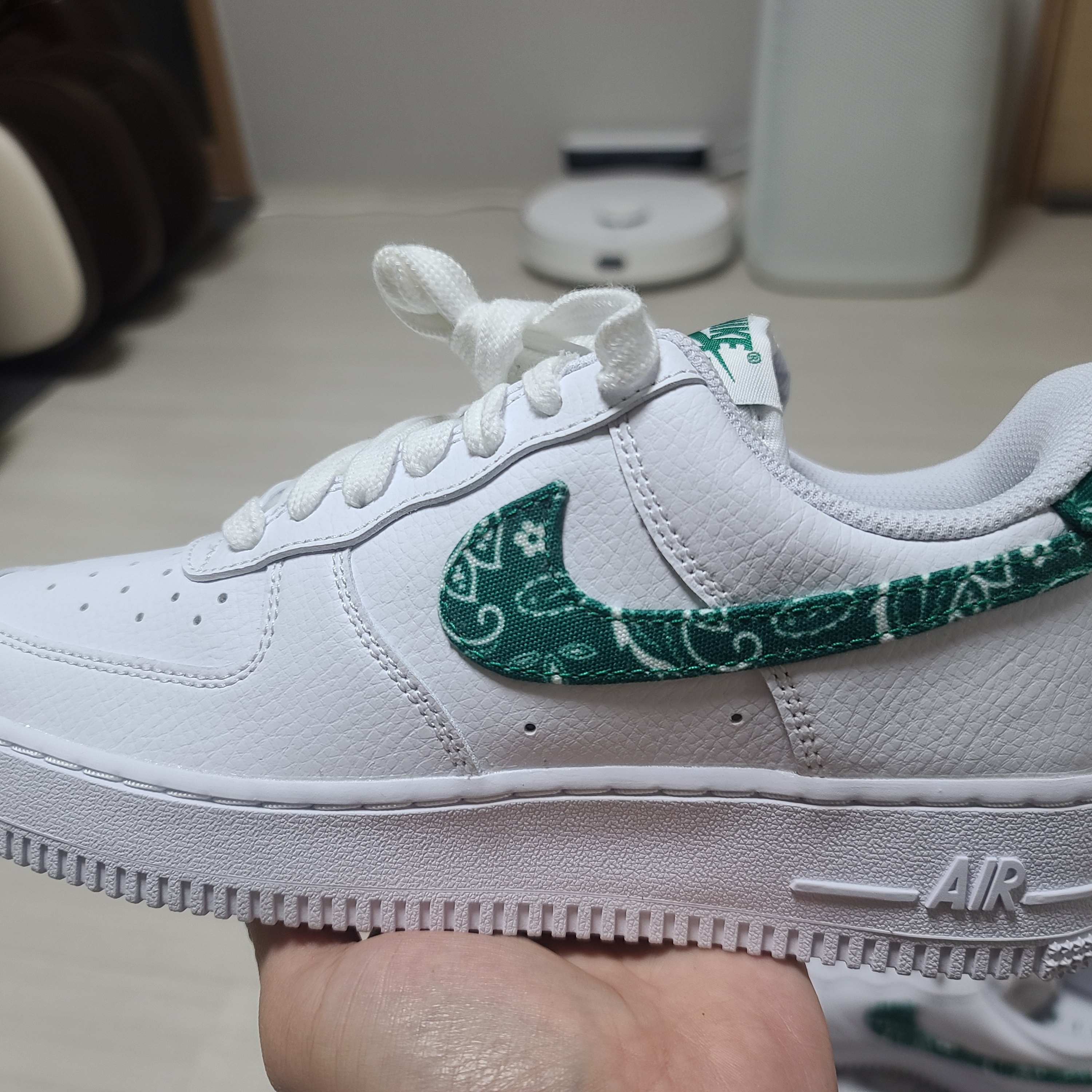 (W) Nike Air Force 1 '07 Essential Paisley Swoosh White Malachite 착용 스타일 - 3