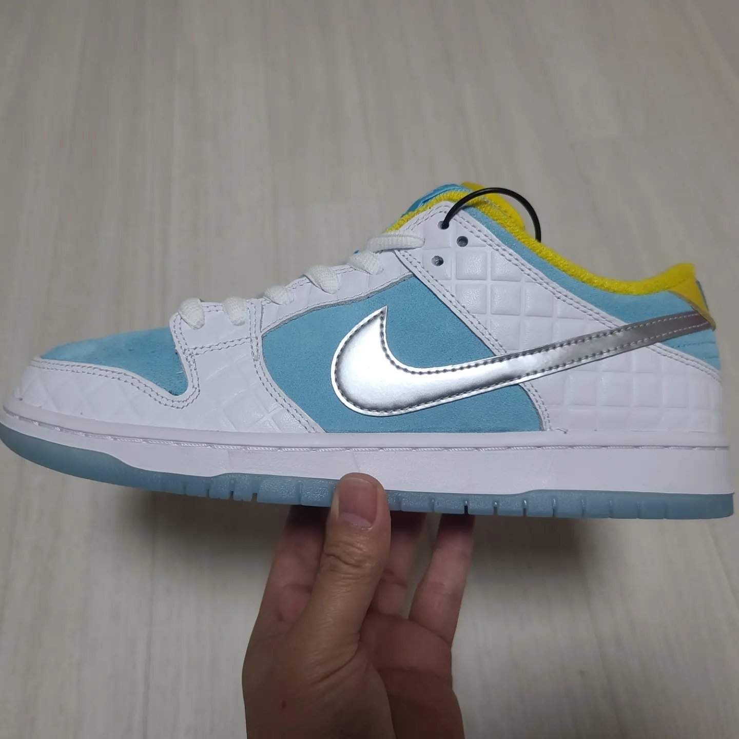 Nike x FTC SB Dunk Low Pro QS Lagoon Pulse 착용 스타일 - 2