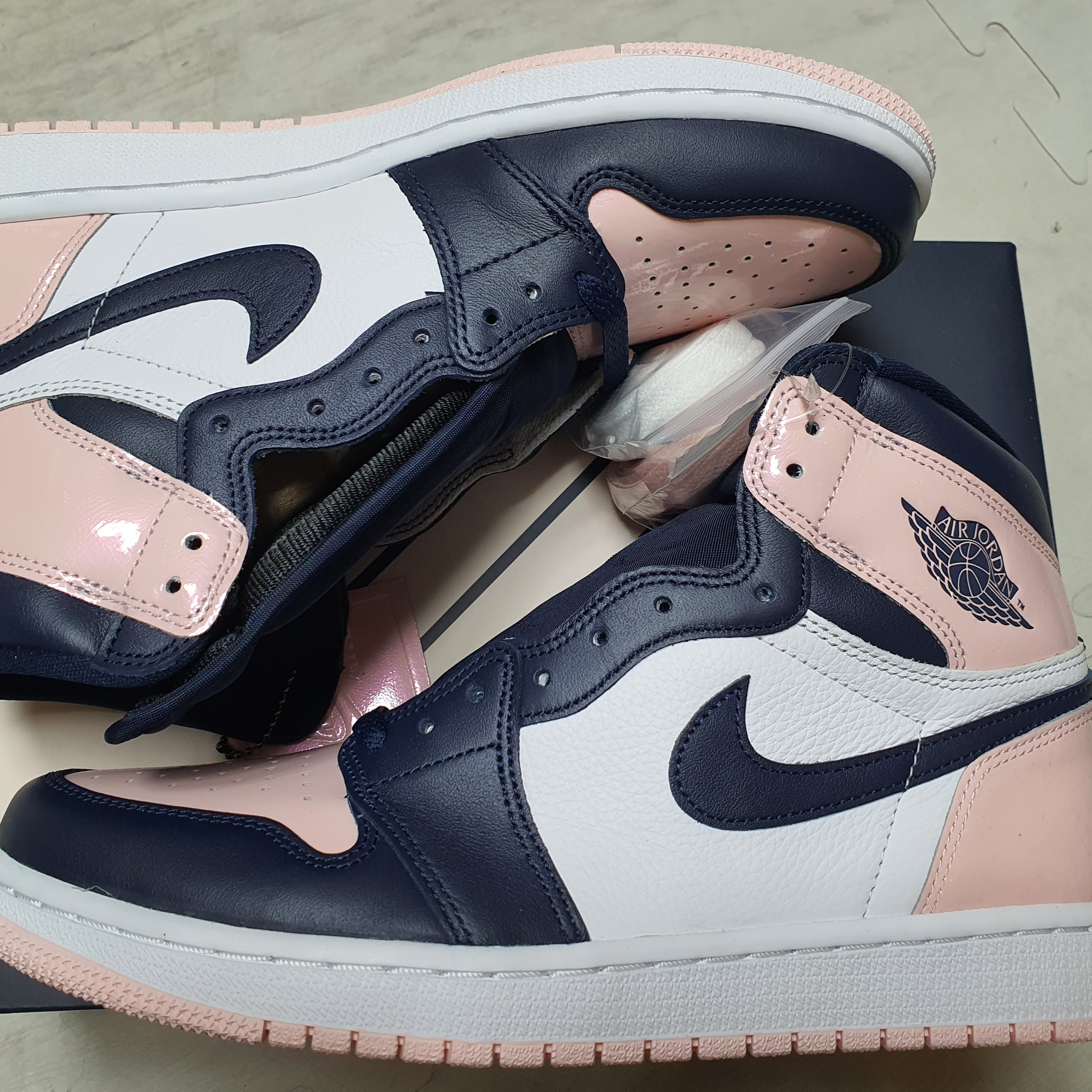(W) Jordan 1 Retro High OG Atmosphere 착용 스타일 - 3
