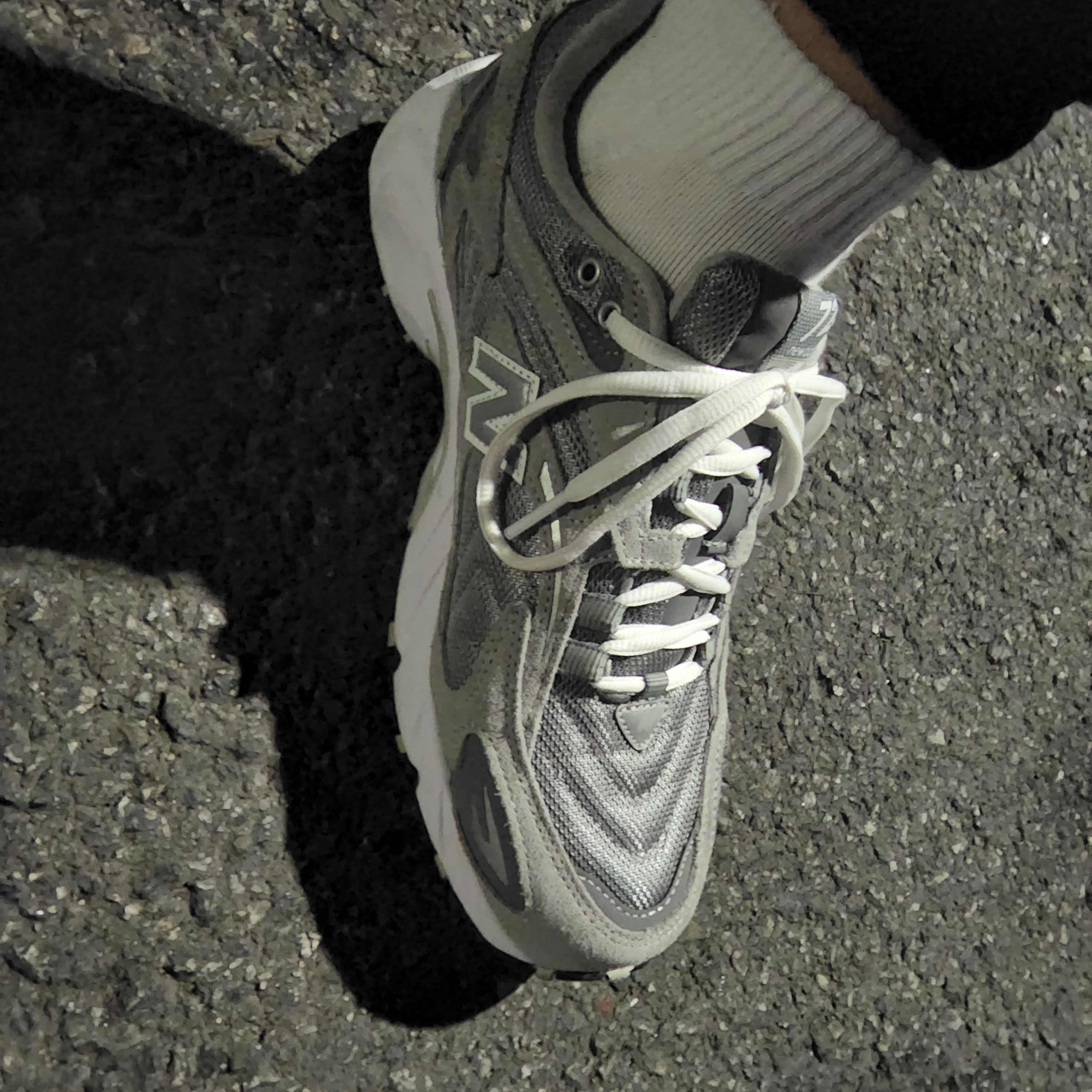 New Balance 725 Grey 착용 스타일 - 2