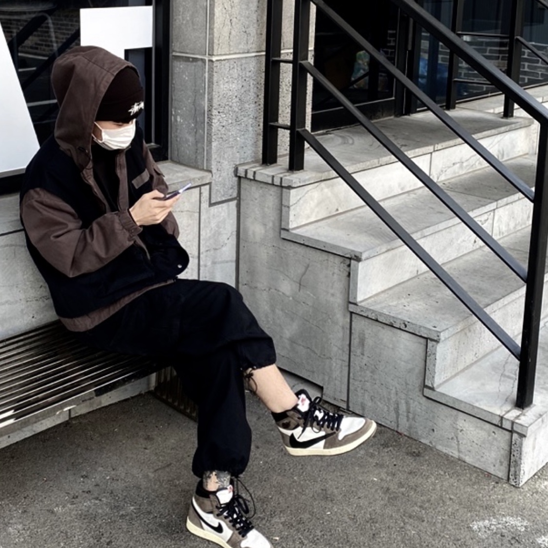 Jordan 1 x Travis Scott Retro High OG SP Mocha, Nike x Stussy Cuff Beanie 착용 스타일
