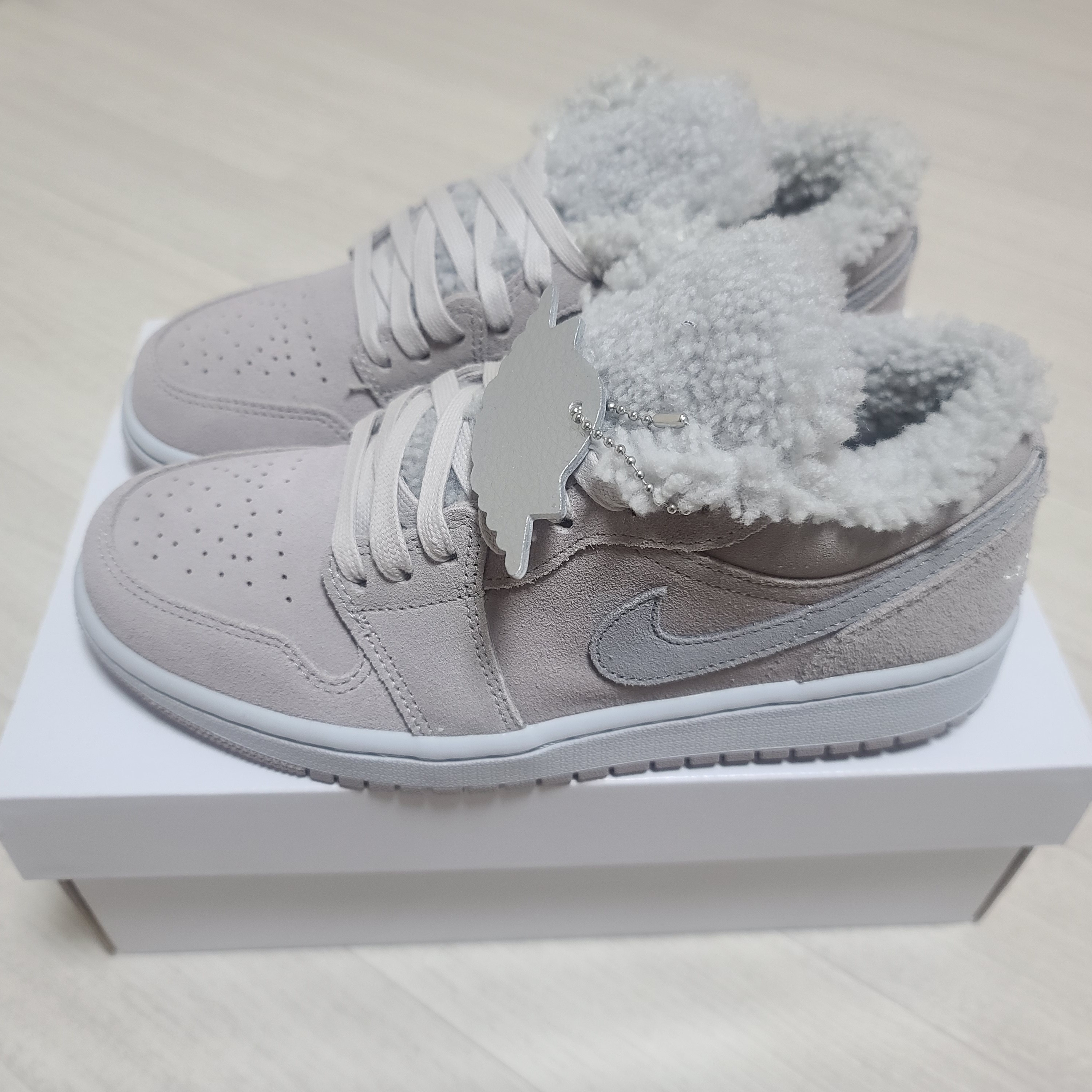 (W) Jordan 1 Low SE Sherpa Fleece 착용 스타일