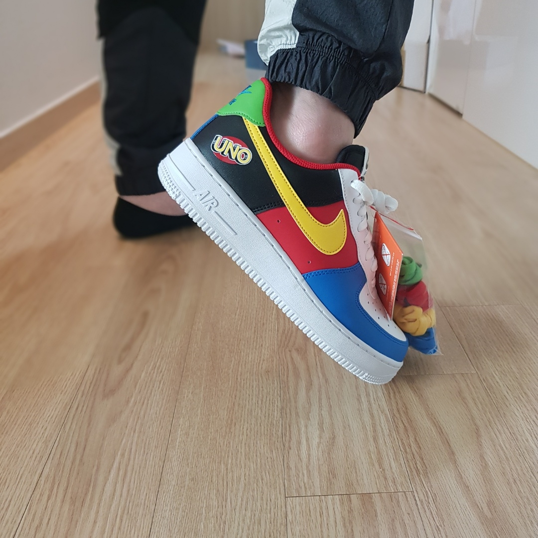 Nike x UNO Air Force 1 '07 QS White Yellow Zest 착용 스타일 - 1