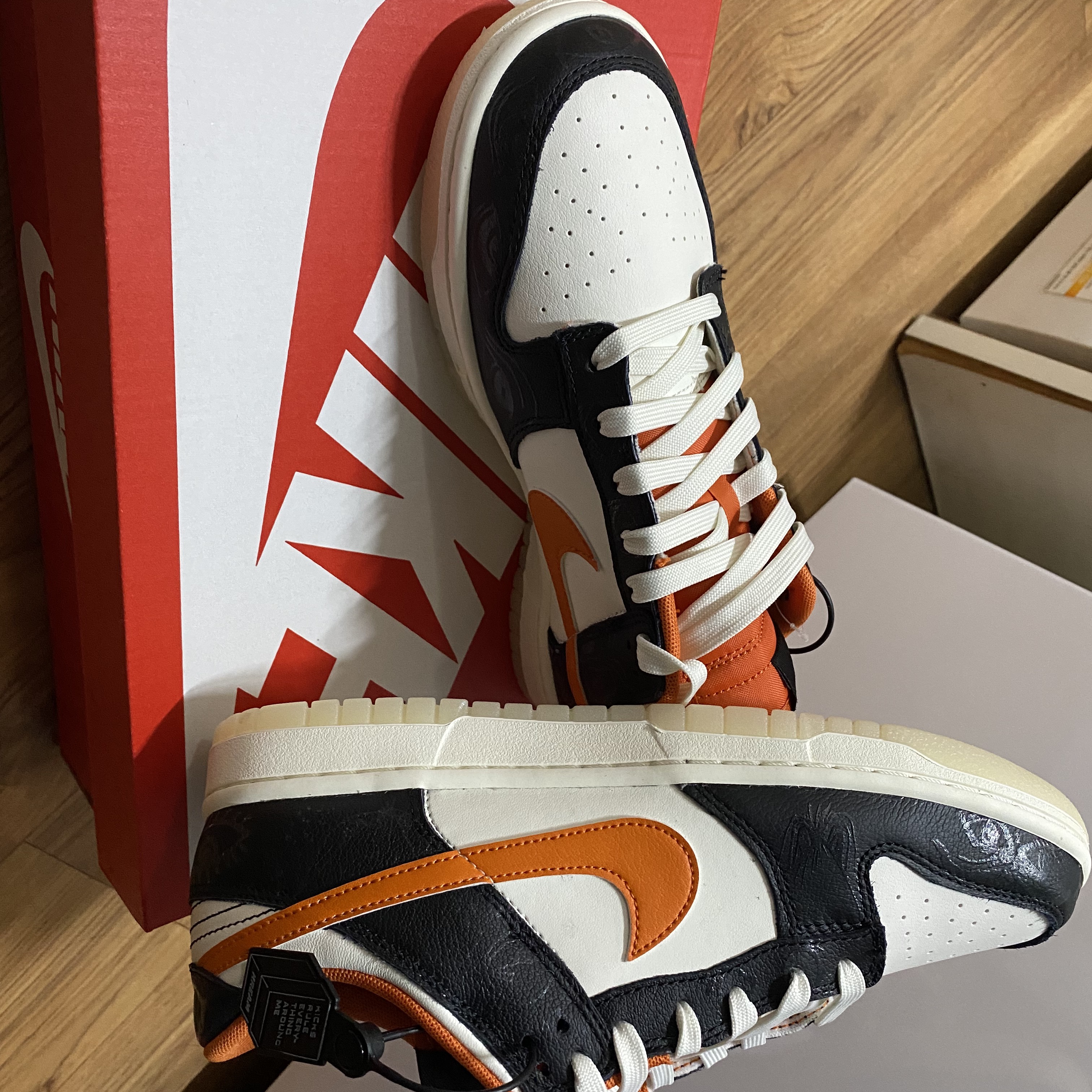 Nike Dunk Low Retro PRM Halloween 착용 스타일