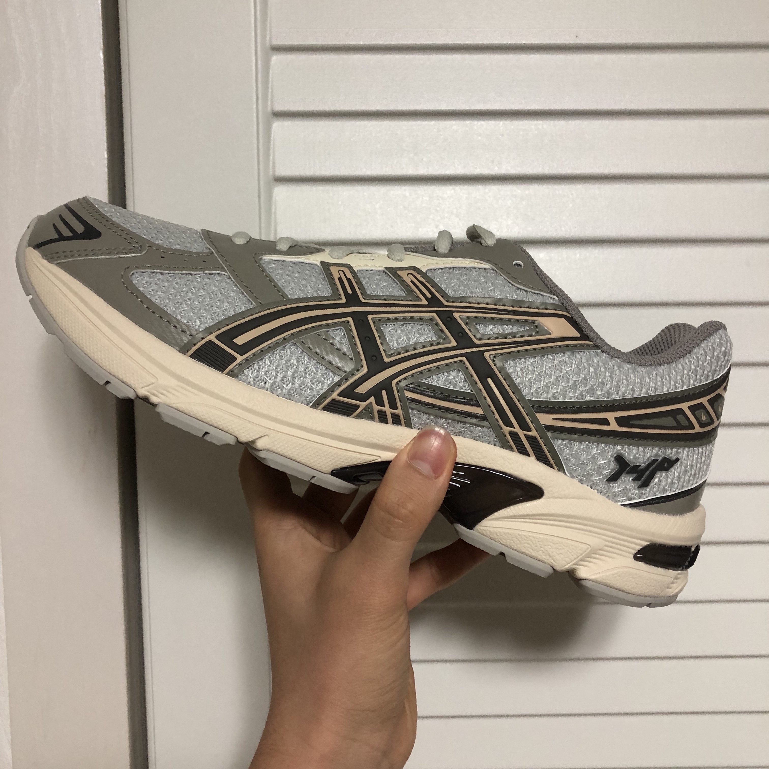 Asics x I4P Gel-1130 Glacier Grey Mink 착용 스타일 - 1